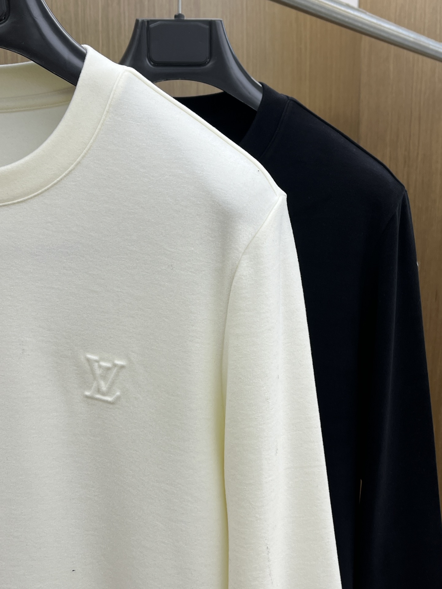 秋冬 Lv 🔥官网秋冬新款爆款打底衫 面料选用暖姜天丝德绒 面料细腻柔软上身舒适 简约时尚 适配商务、f