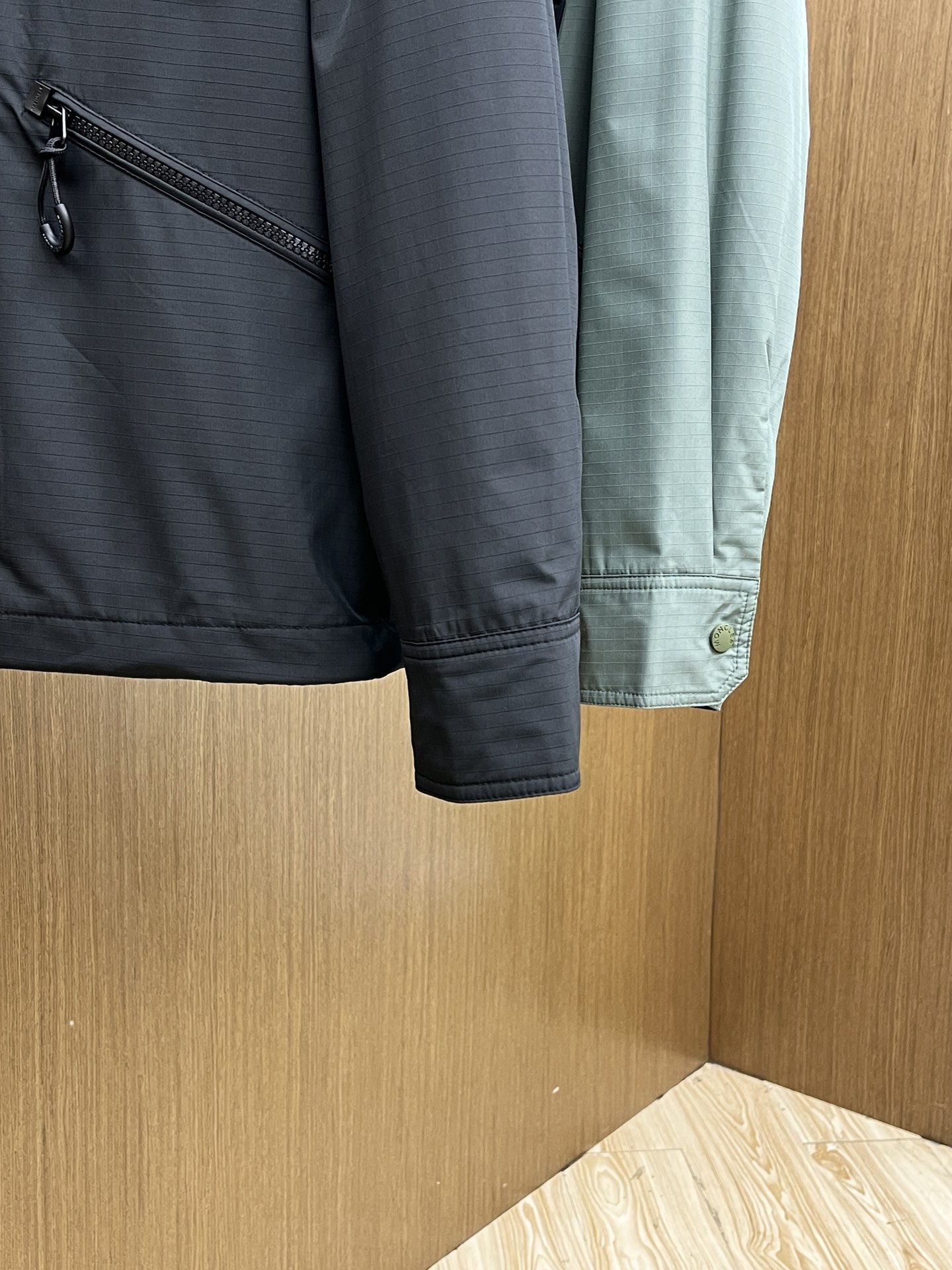 秋冬 Mon 🔥秋冬新品#蒙口休闲翻领夹克外套 面料采用客供定制面料 面料细腻柔软上身舒适 原版五金定制