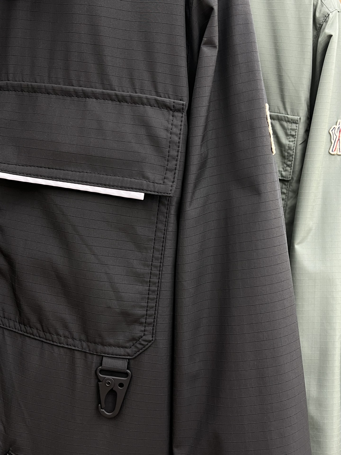 秋冬 Mon 🔥秋冬新品#蒙口休闲翻领夹克外套 面料采用客供定制面料 面料细腻柔软上身舒适 原版五金定制