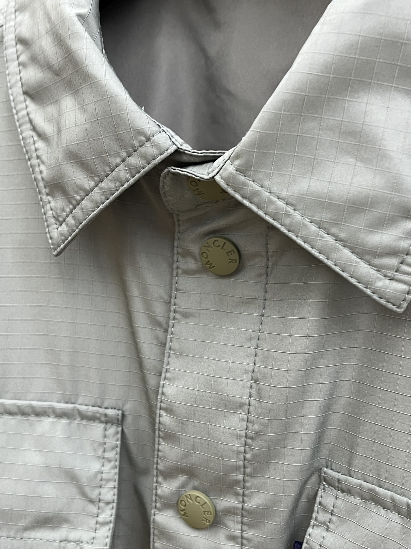 秋冬 Mon 🔥秋冬新品#蒙口休闲翻领夹克外套 面料采用客供定制面料 面料细腻柔软上身舒适 原版五金定制