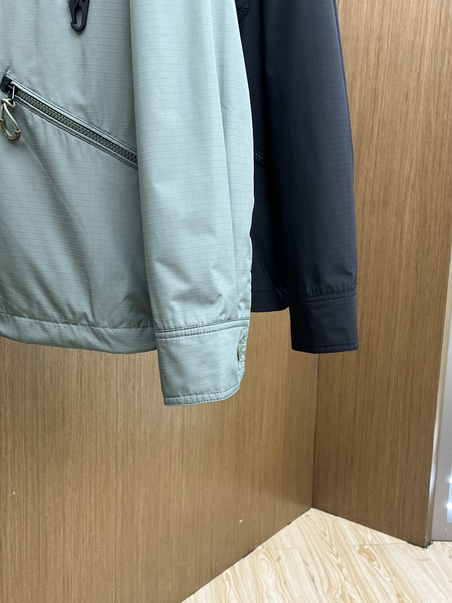 秋冬 Mon 🔥秋冬新品#蒙口休闲翻领夹克外套 面料采用客供定制面料 面料细腻柔软上身舒适 原版五金定制