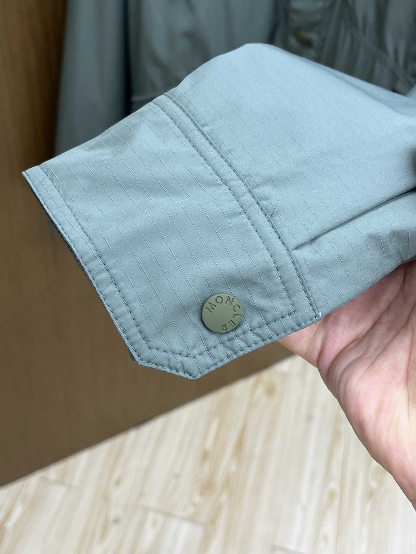 秋冬 Mon 🔥秋冬新品#蒙口休闲翻领夹克外套 面料采用客供定制面料 面料细腻柔软上身舒适 原版五金定制