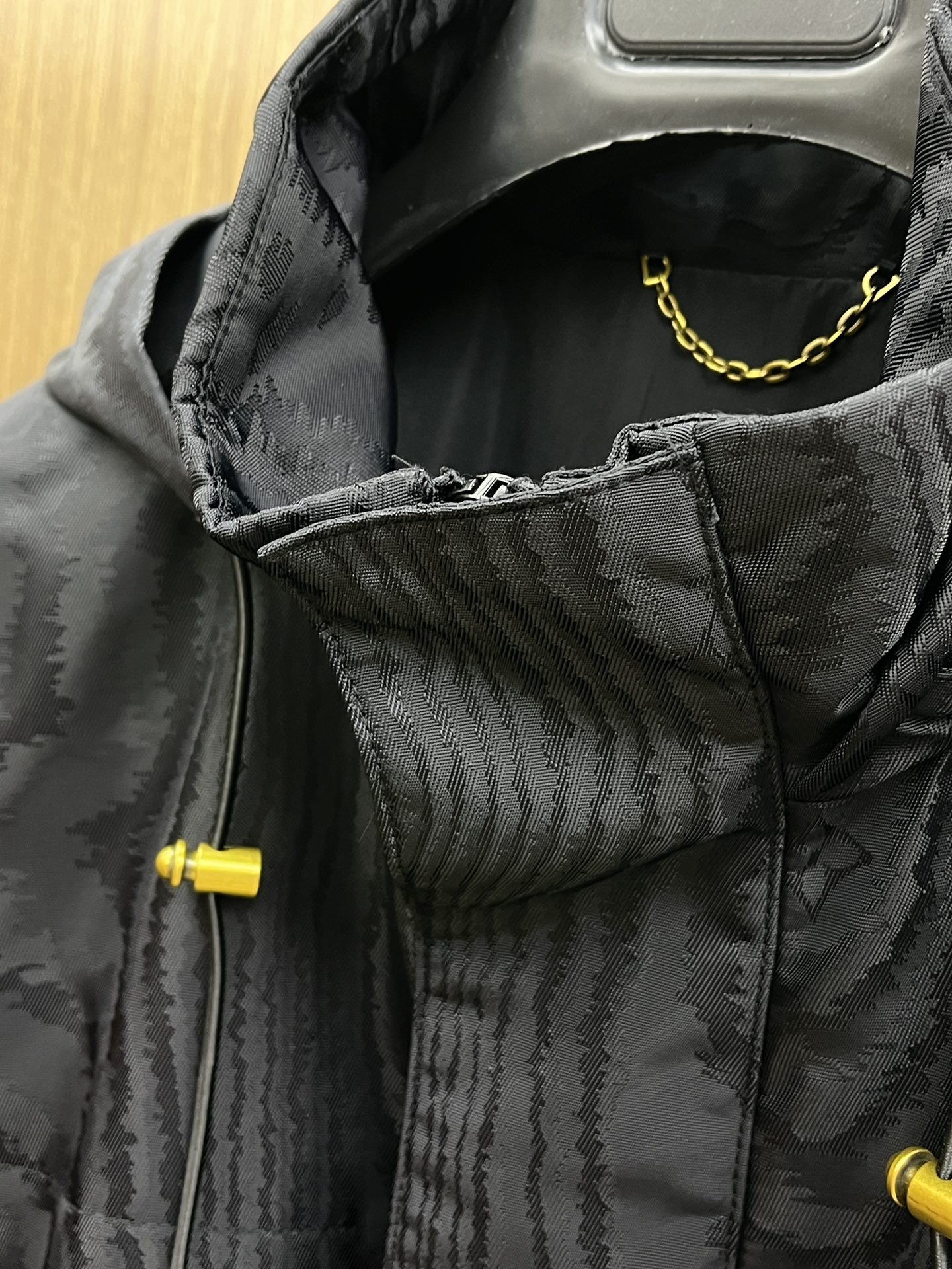 秋冬 Lv 🔥秋冬新品#路易威登休闲连帽夹克外套 面料采用客供定制面料 面料细腻柔软上身舒适 原版五金定