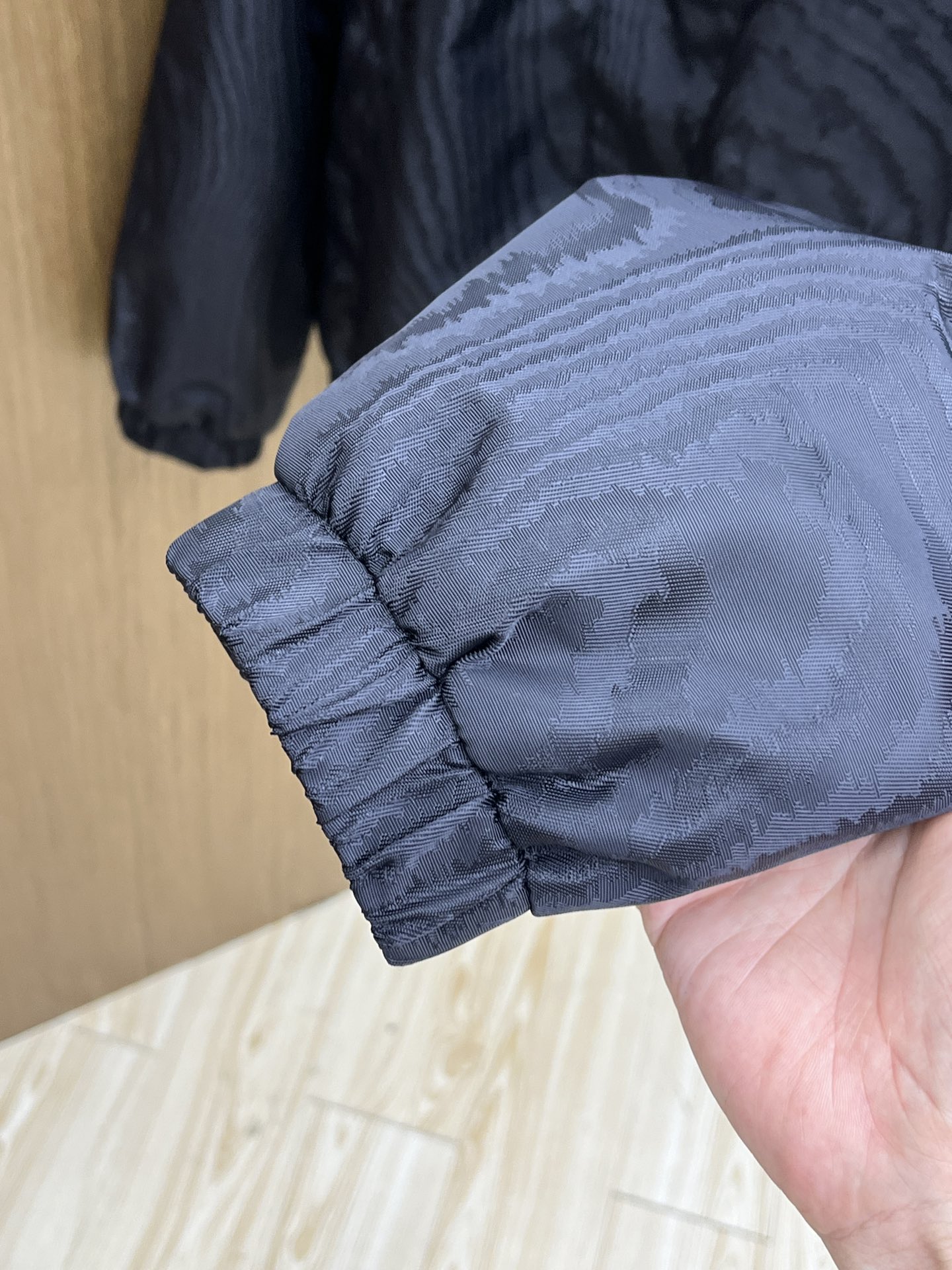 秋冬 Lv 🔥秋冬新品#路易威登休闲连帽夹克外套 面料采用客供定制面料 面料细腻柔软上身舒适 原版五金定