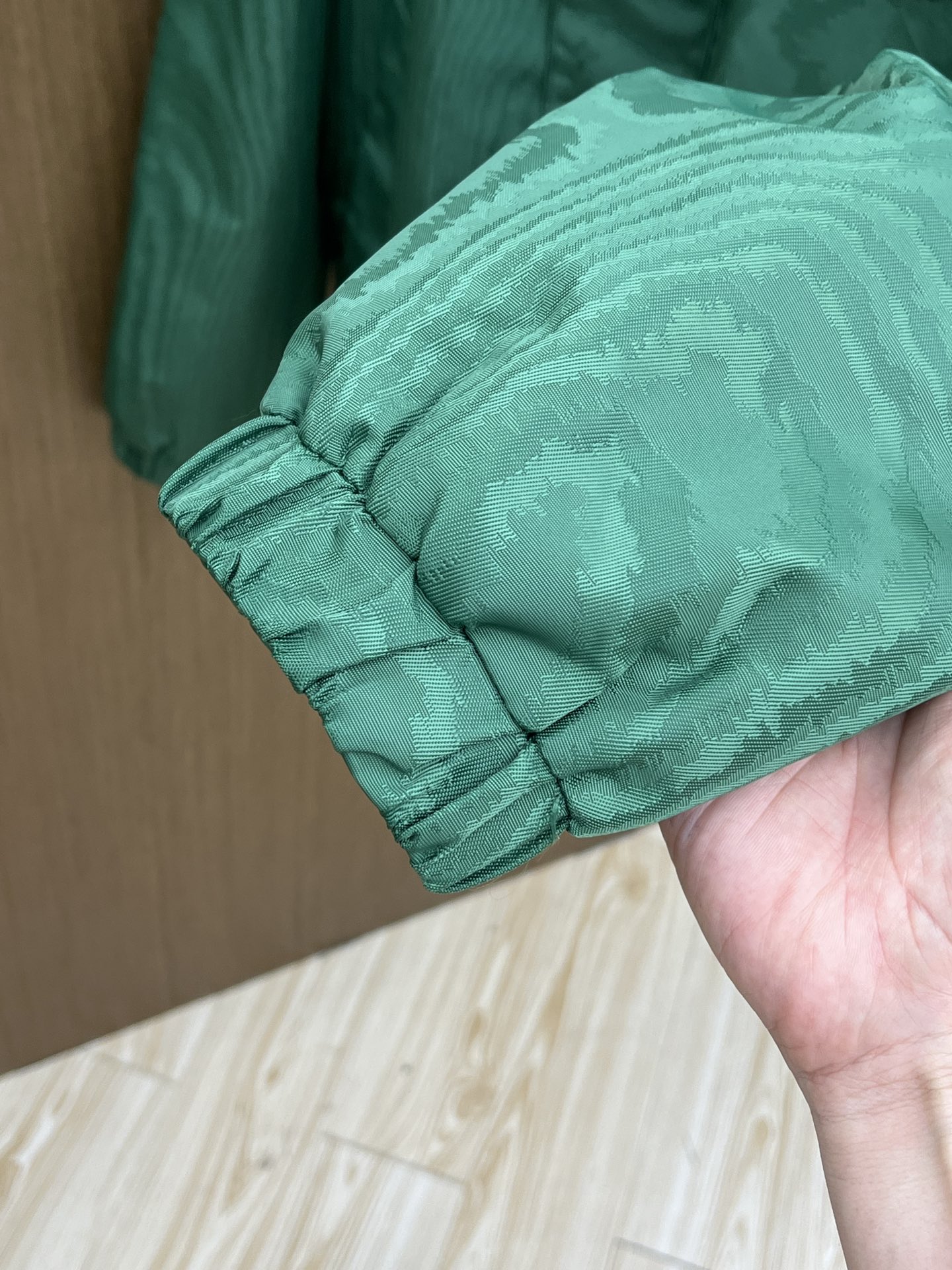 秋冬 Lv 🔥秋冬新品#路易威登休闲连帽夹克外套 面料采用客供定制面料 面料细腻柔软上身舒适 原版五金定