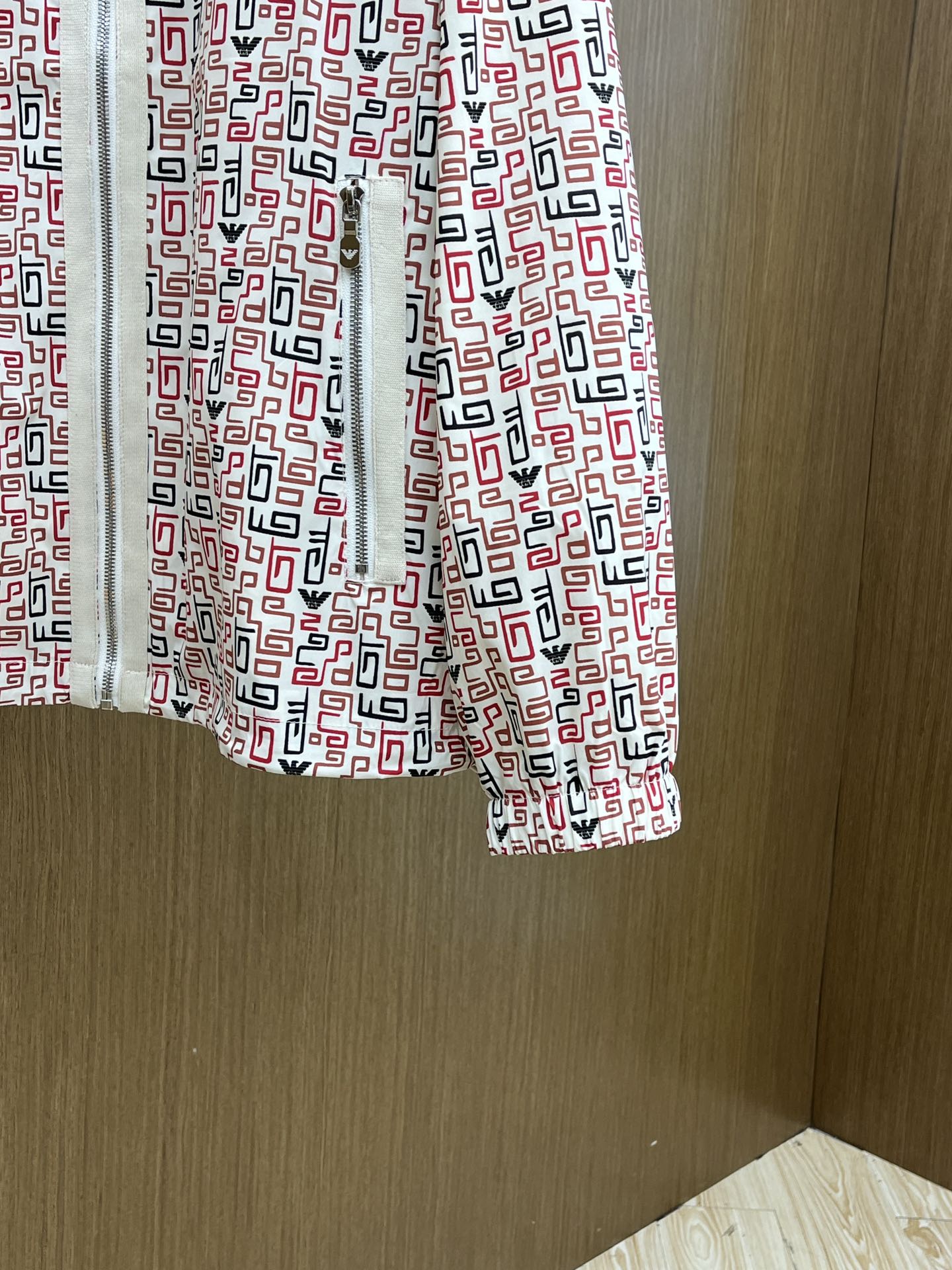 秋冬 AJ 🔥秋冬新品#阿玛尼休闲连帽夹克外套 面料采用客供定制面料 面料细腻柔软上身舒适 原版五金定制