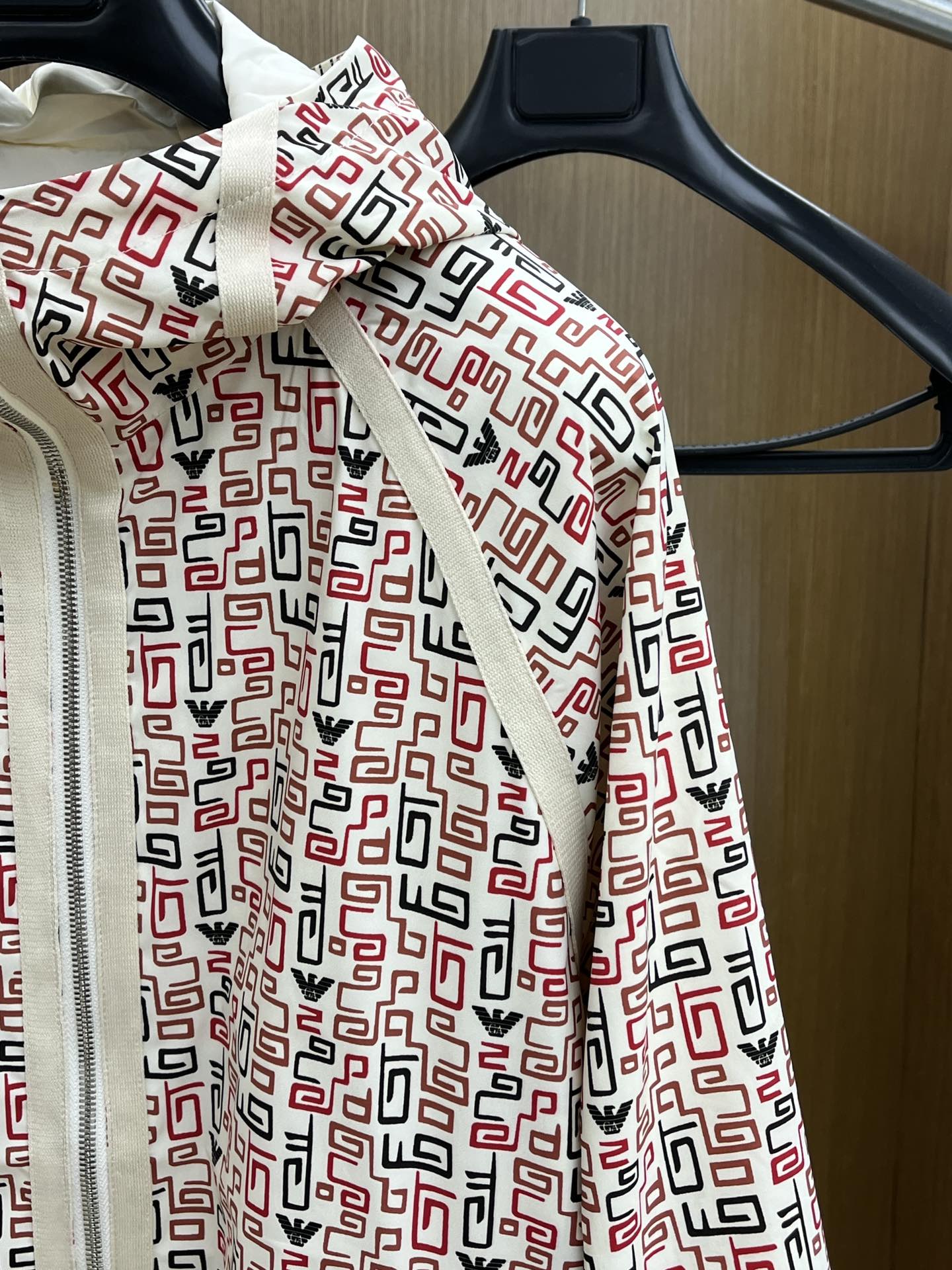 秋冬 AJ 🔥秋冬新品#阿玛尼休闲连帽夹克外套 面料采用客供定制面料 面料细腻柔软上身舒适 原版五金定制