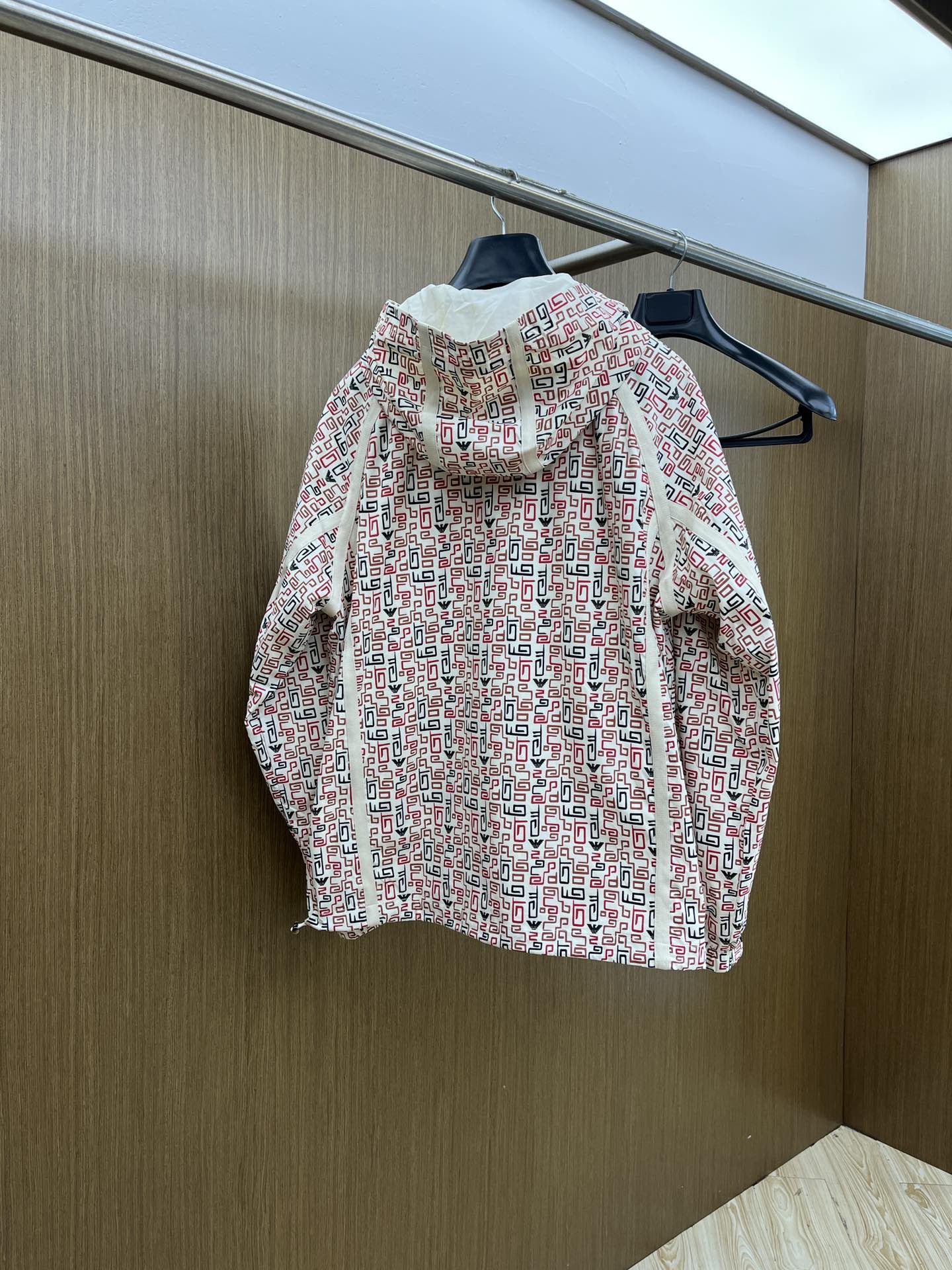 秋冬 AJ 🔥秋冬新品#阿玛尼休闲连帽夹克外套 面料采用客供定制面料 面料细腻柔软上身舒适 原版五金定制