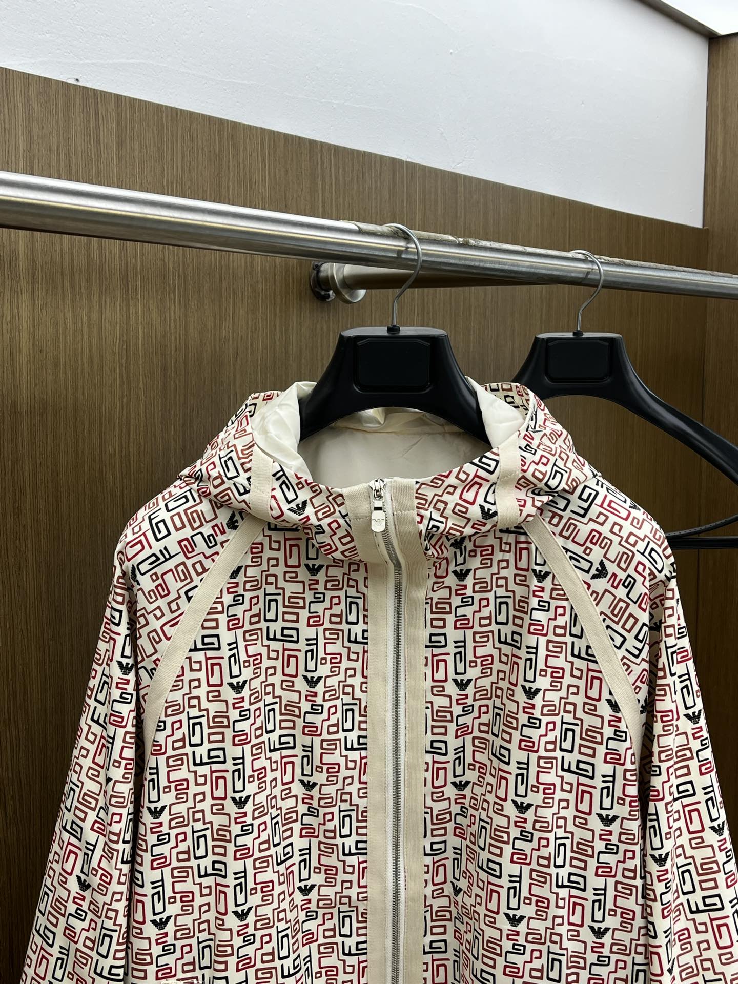 秋冬 AJ 🔥秋冬新品#阿玛尼休闲连帽夹克外套 面料采用客供定制面料 面料细腻柔软上身舒适 原版五金定制