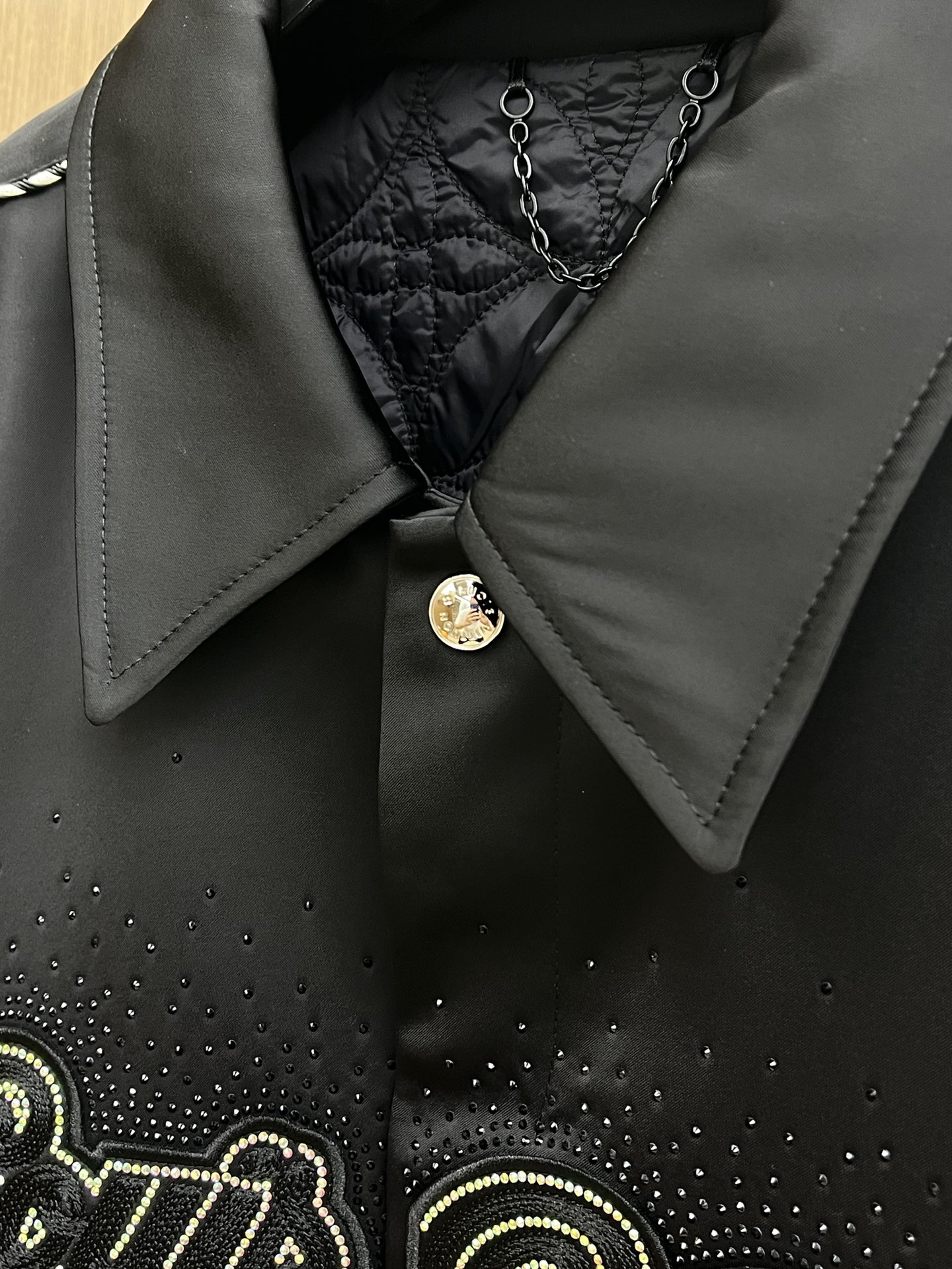 秋冬 Lv 🔥秋冬新品#路易威登休闲翻领夹克外套 面料采用客供定制面料 面料细腻柔软上身舒适 原版五金定