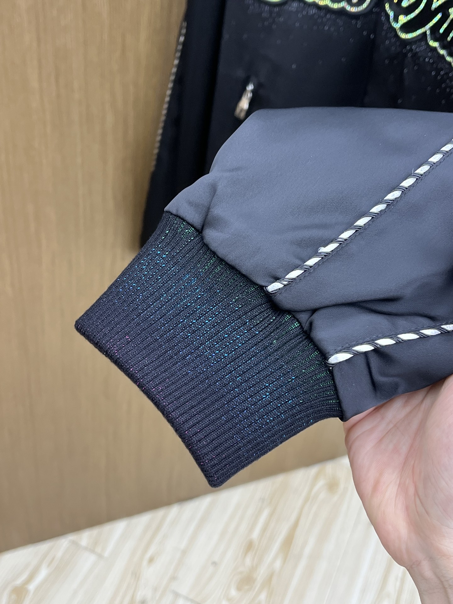 秋冬 Lv 🔥秋冬新品#路易威登休闲翻领夹克外套 面料采用客供定制面料 面料细腻柔软上身舒适 原版五金定