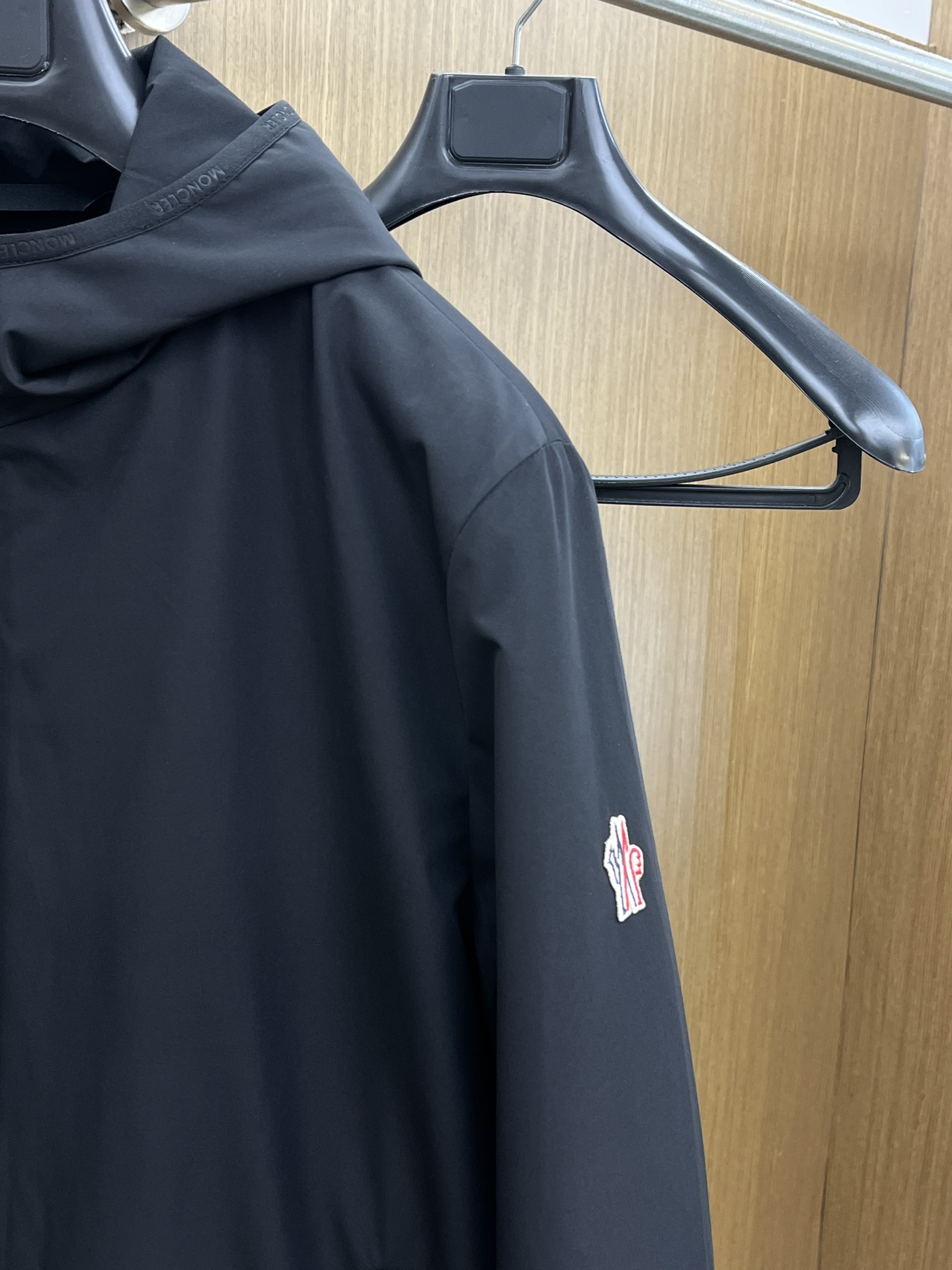 调价 秋冬 Mon 🔥秋冬新品#蒙口休闲连帽夹克外套 面料采用客供定制面料 面料细腻柔软上身舒适 原版五