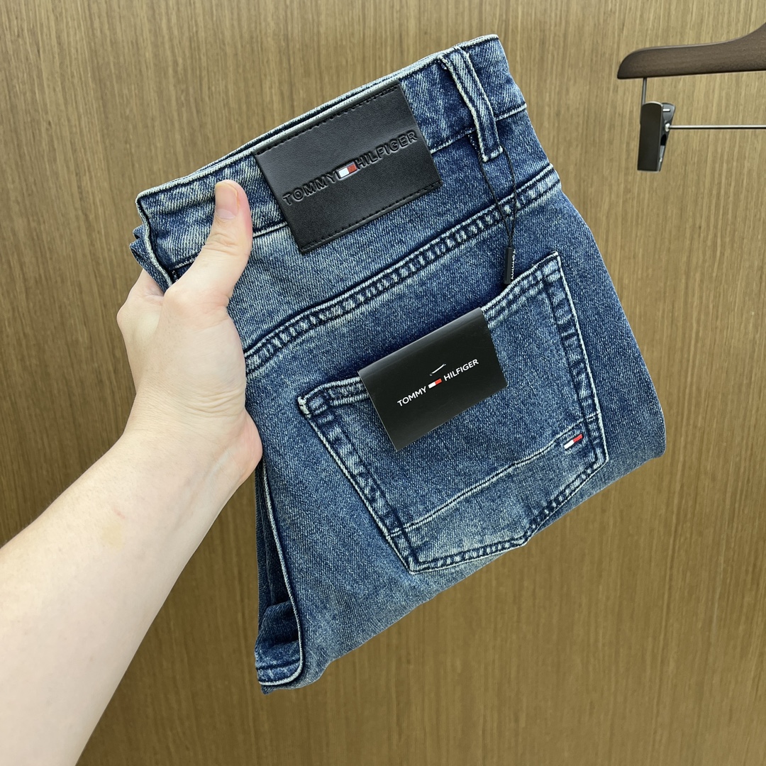 NO:511700,Autumn and Winter TM high-end customization, 25SS autumn and winter latest jeans are available at the counter simultaneously. Imported color fixing fabrics. Original custom reproduction. Customer-supplied hardware and accessories. Original quality. Heavy industry washing. Fine workmanship and excellent upper body!  Preferred single product produced by fax, number 29-38 without 35.37, jeans, alexander wang19860909秋冬 TM 高端定制、25SS秋冬最新款牛仔裤 柜台同步发售 进口固色面料 原版定制复刻 客供五金辅料 原单品质 重工洗水 做工走线精细 上身绝佳！优选单品 fax出品 码数29-38无35.37,,jeans,alexander wang,Men's clothing