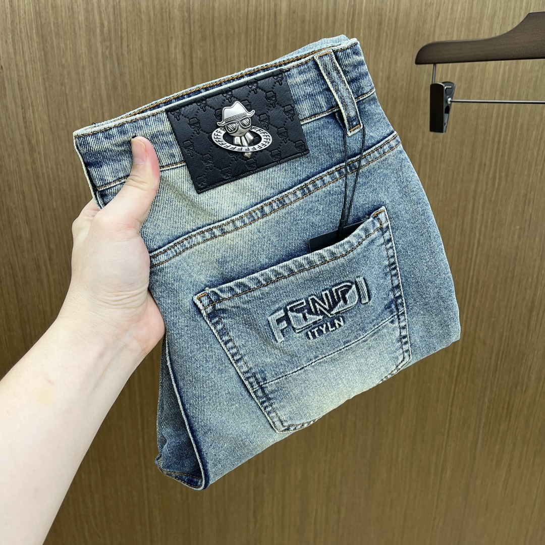 NO:511711,Autumn and Winter FD high-end customization, 25SS autumn and winter latest jeans are available at the counter simultaneously, imported color fixing fabrics, original custom reproduction, customer-supplied hardware and auxiliary materials, original quality, heavy industry washing, fine workmanship and excellent upper body!  Preferred single product produced by fax, number 29-38 without 35.37, jeans, alexander wang19860909秋冬 FD 高端定制、25SS秋冬最新款牛仔裤 柜台同步发售 进口固色面料 原版定制复刻 客供五金辅料 原单品质 重工洗水 做工走线精细 上身绝佳！优选单品 fax出品 码数29-38无35.37,,jeans,alexander wang,Men's clothing