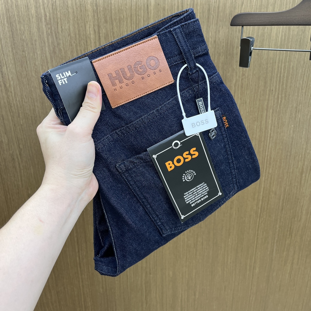 NO:511718,Autumn and Winter Boss high-end customization, 25SS autumn and winter latest jeans are available at the counter simultaneously, imported color fixing fabrics, original custom reproduction, customer-supplied hardware and auxiliary materials, original quality, heavy industry washing, fine workmanship and excellent upper body!  Preferred single product produced by fax, number 29-38 without 35.37, jeans, alexander wang19860909秋冬 Boss 高端定制、25SS秋冬最新款牛仔裤 柜台同步发售 进口固色面料 原版定制复刻 客供五金辅料 原单品质 重工洗水 做工走线精细 上身绝佳！优选单品 fax出品 码数29-38无35.37,,jeans,alexander wang,Men's clothing