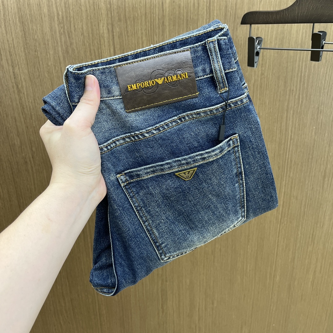 NO:512632,Autumn and Winter AJ ss autumn and winter new style, men's straight-leg original single jeans The early autumn new style is super soft, elastic fabric, complex handicraft superimposed, any washing step lasts for a few seconds and will become completely different color effects, so it is more precious, especially long-lasting and taste-resistant... Choose the best tannin elastic texture, genuine leather leather cards, high-quality metal accessories... to create a unique and original jeans style!  Original hardware and accessories, super positive style, comfortable and breathable, extremely high grade, XD counter quality, full of handsome upper body. Number of 29-38 without 35 37,,jeans,alexander wang19860909秋冬 AJ ss秋冬新款 男士小直筒原单 牛仔裤 早秋新款超柔软,弹力面料,复杂的手工艺叠加,任何一个洗水环节多停留几秒都会变成完全不一样的颜色效果,所以越加珍贵,特别持久、耐味…… 选用上乘的丹宁弹力质感,真皮皮牌、高定的金属辅料……打造出独特及原创的牛仔裤款型！原版五金辅料,版型超正,舒适透气,档次极高,XD专柜品质,上身帅气十足. 码数29-38无35 37,,jeans,alexander wang,Men's clothing