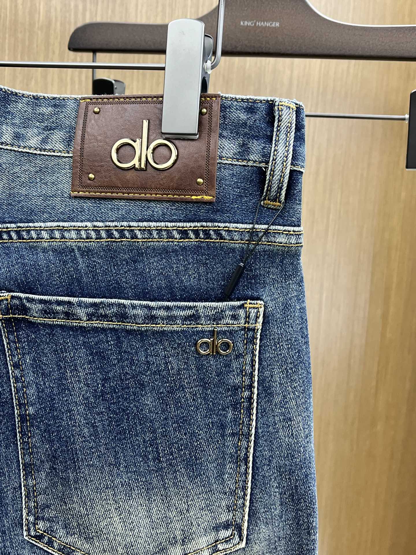 秋冬 ALO 🔥ss秋冬新款 男士小直筒原单 牛仔裤 早秋新款超柔软，弹力面料，复杂的手工艺叠加，任何一