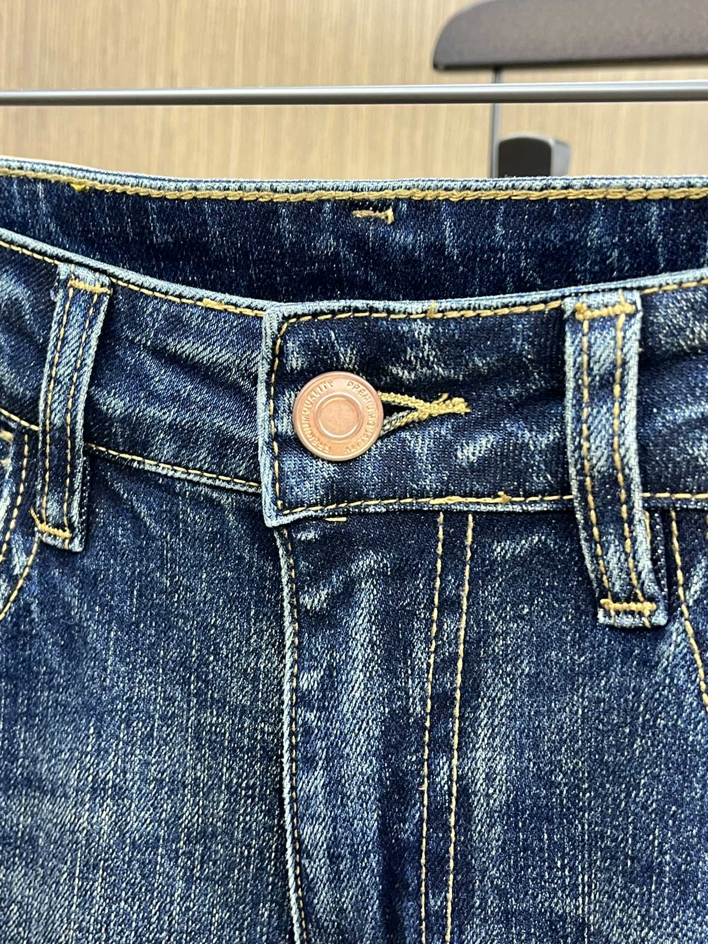 秋冬 YSL 🔥ss秋冬新款 男士小直筒原单 牛仔裤 早秋新款超柔软，弹力面料，复杂的手工艺叠加，任何一