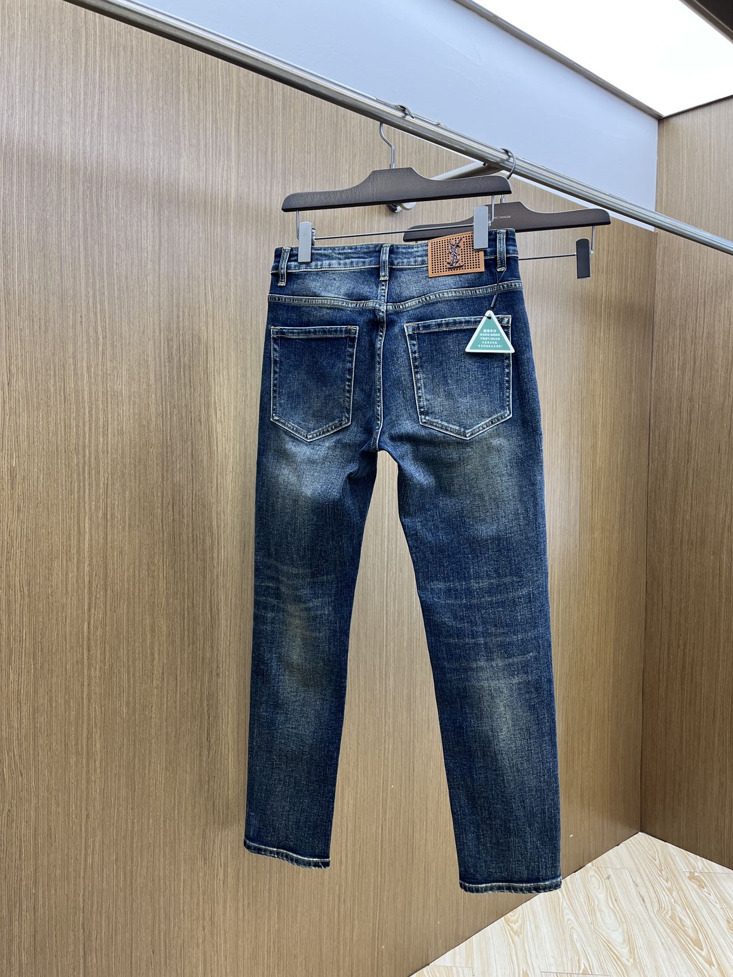 秋冬 YSL 🔥ss秋冬新款 男士小直筒原单 牛仔裤 早秋新款超柔软，弹力面料，复杂的手工艺叠加，任何一