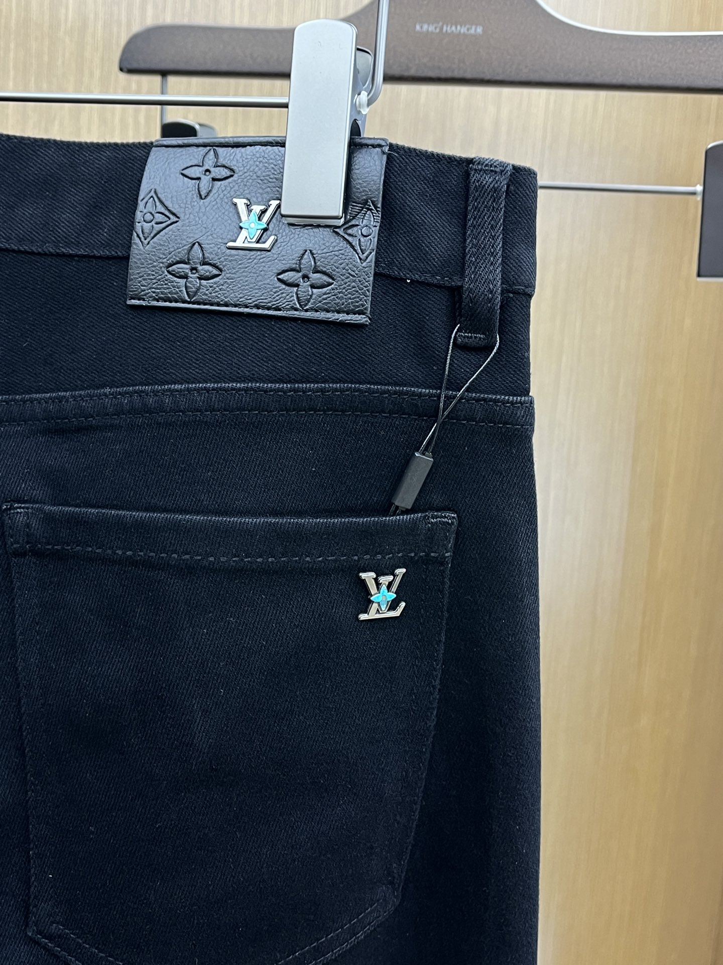 秋冬 Lv 🔥ss秋冬新款 男士小直筒原单 牛仔裤 早秋新款超柔软，弹力面料，复杂的手工艺叠加，任何一个