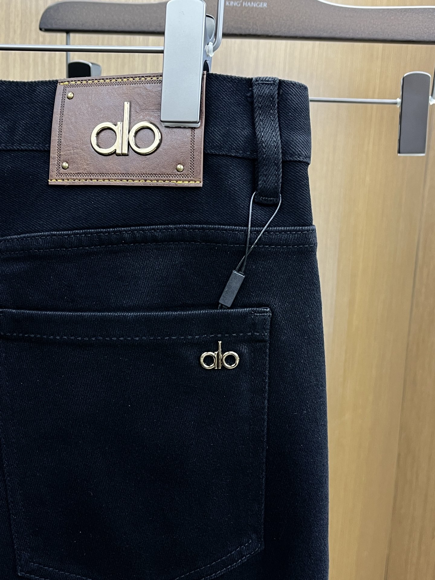 秋冬 alo🔥ss秋冬新款 男士小直筒原单 牛仔裤 早秋新款超柔软，弹力面料，复杂的手工艺叠加，任何一个