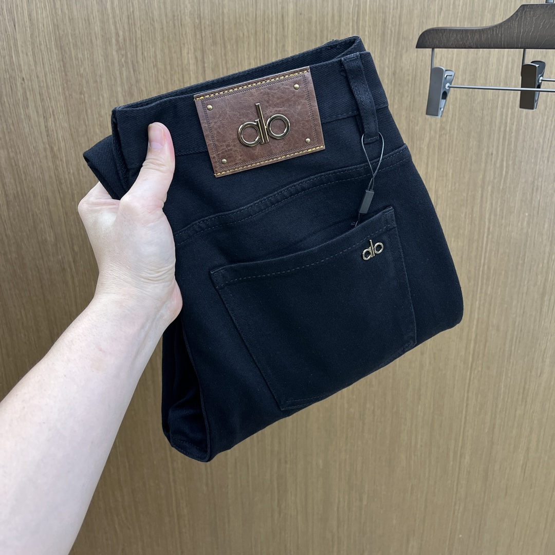 NO:512620,Autumn and Winter aloss autumn and winter new styles, men's small straight-leg original single jeans The early autumn new style is super soft, elastic fabric, complex handicraft superimposed, any washing step lasts for a few seconds and will become completely different color effects, so it is more precious, especially long-lasting and taste-resistant... Choose the best tannin elastic texture, genuine leather leather cards, high-quality metal accessories... to create a unique and original jeans style!  Original hardware accessories, super positive style, comfortable and breathable, extremely high grade, XD counter quality, full of handsome upper body. Number of 29-38 without 35 37,,jeans,alexander wang19860909秋冬 aloss秋冬新款 男士小直筒原单 牛仔裤 早秋新款超柔软,弹力面料,复杂的手工艺叠加,任何一个洗水环节多停留几秒都会变成完全不一样的颜色效果,所以越加珍贵,特别持久、耐味…… 选用上乘的丹宁弹力质感,真皮皮牌、高定的金属辅料……打造出独特及原创的牛仔裤款型！原版五金辅料,版型超正,舒适透气,档次极高,XD专柜品质,上身帅气十足. 码数29-38无35 37,,jeans,alexander wang,Men's clothing