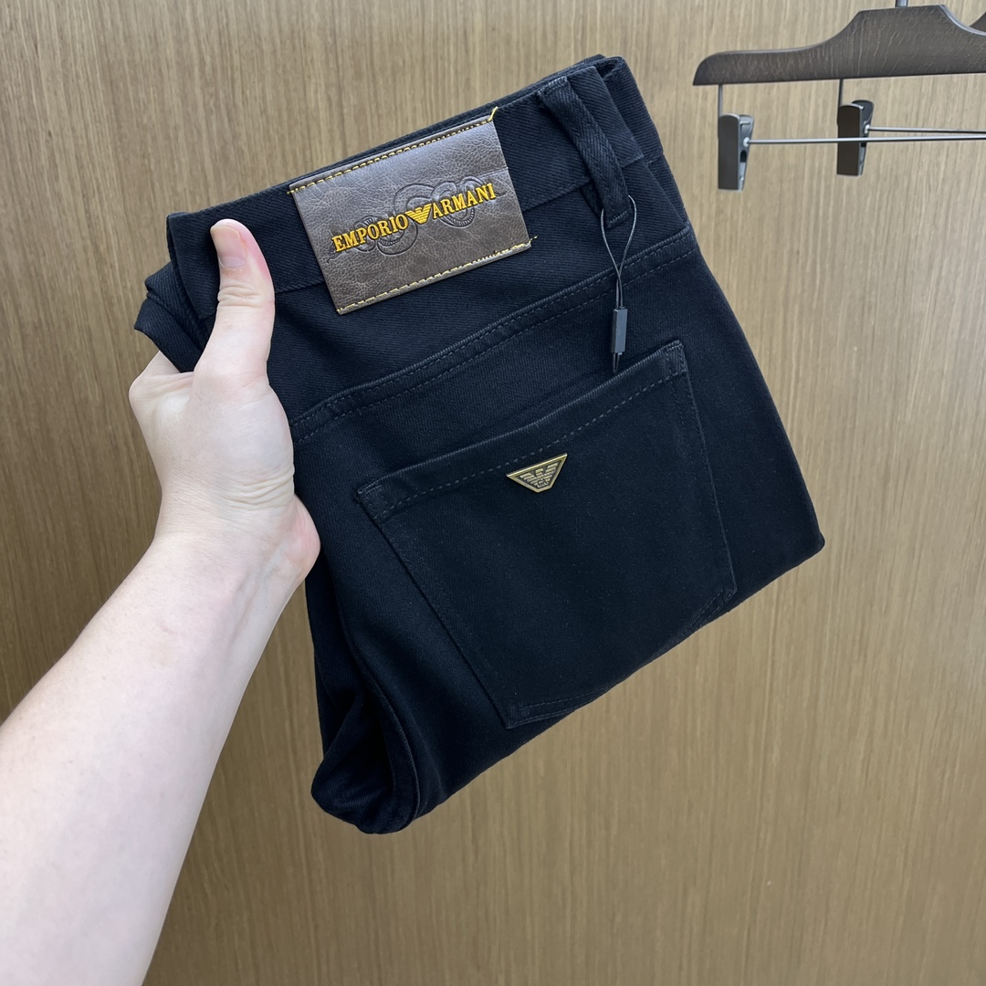 NO:512622,Autumn and Winter AJ ss autumn and winter new style, men's straight-leg original single jeans The early autumn new style is super soft, elastic fabric, complex handicraft superimposed, any washing step lasts for a few seconds and will become completely different color effects, so it is more precious, especially long-lasting and taste-resistant... Choose the best tannin elastic texture, genuine leather leather cards, high-quality metal accessories... to create a unique and original jeans style!  Original hardware and accessories, super positive style, comfortable and breathable, extremely high grade, XD counter quality, full of handsome upper body. Number of 29-38 without 35 37,,jeans,alexander wang19860909秋冬 AJ ss秋冬新款 男士小直筒原单 牛仔裤 早秋新款超柔软,弹力面料,复杂的手工艺叠加,任何一个洗水环节多停留几秒都会变成完全不一样的颜色效果,所以越加珍贵,特别持久、耐味…… 选用上乘的丹宁弹力质感,真皮皮牌、高定的金属辅料……打造出独特及原创的牛仔裤款型！原版五金辅料,版型超正,舒适透气,档次极高,XD专柜品质,上身帅气十足. 码数29-38无35 37,,jeans,alexander wang,Men's clothing