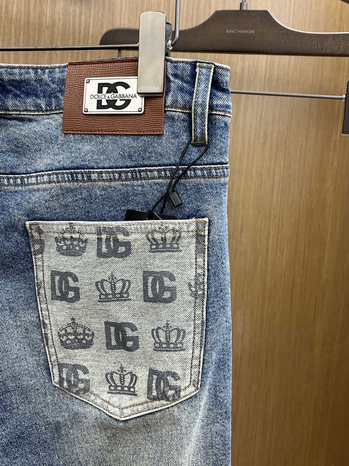 秋冬 DG  🔥🔥高端定制、25SS秋冬最新款牛仔裤 柜台同步发售 进口固色面料 原版定制复刻 客供五金
