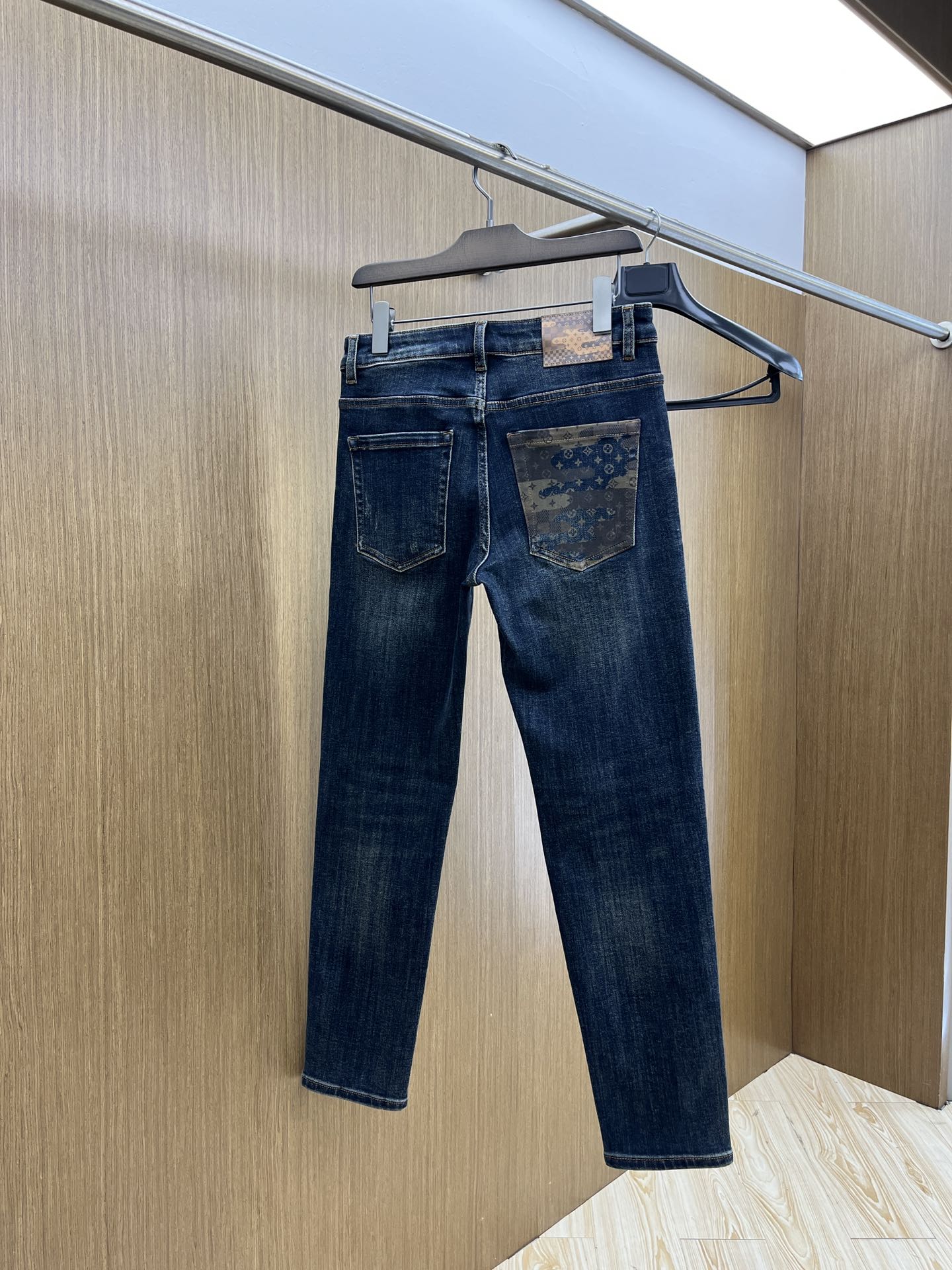 秋冬 LV 🔥高端定制、2025早秋最新款牛仔裤 柜台同步发售 原版定制复刻 客供五金辅料 原单品质 进