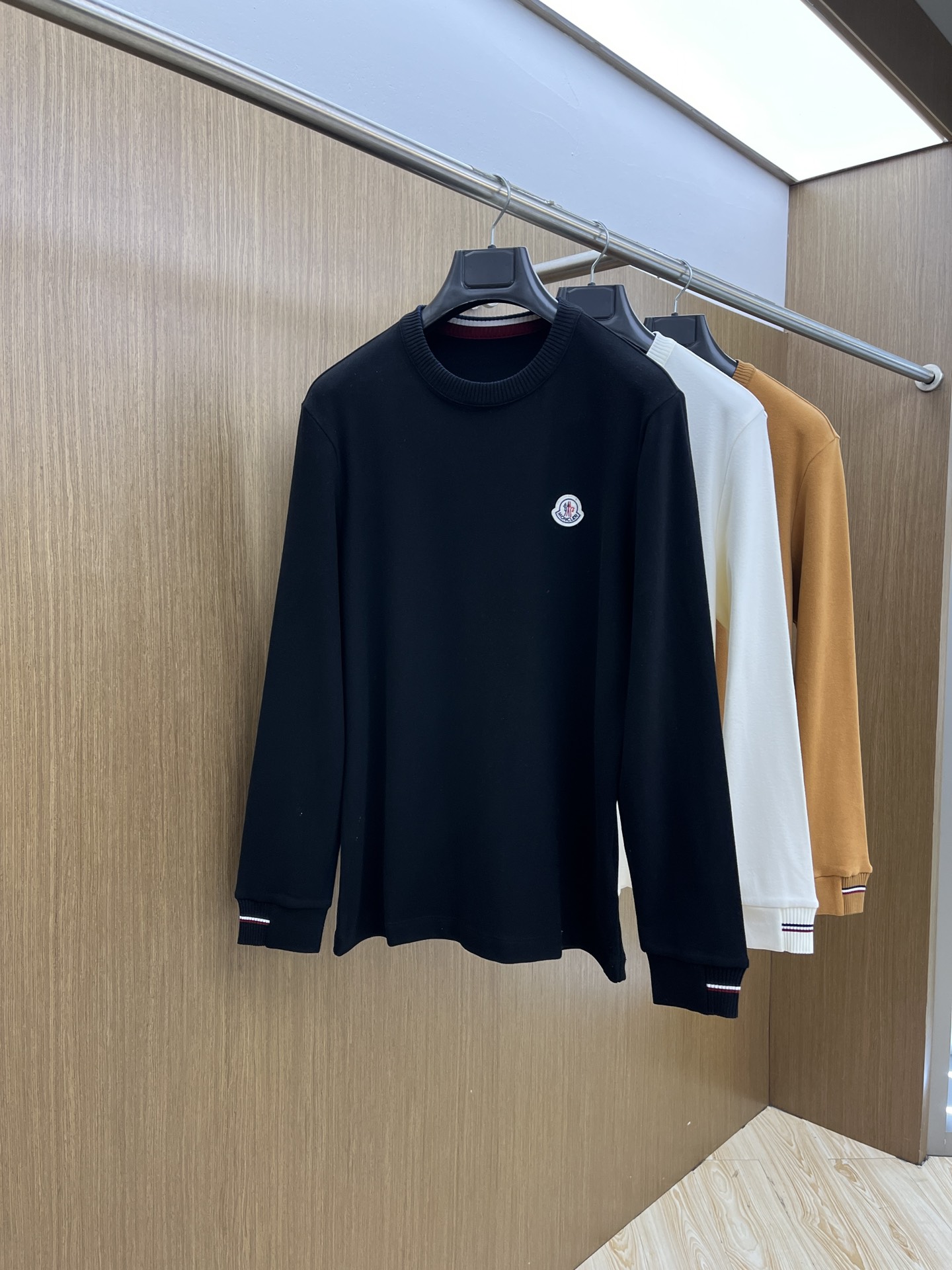 NO:512623,Autumn and Winter Moncler base shirt, choose German velvet strips, delicate, soft, comfortable upper body, fjj simple and fashionable, suitable for business, casual and other occasions, code number 48-56,,alexander wang19860909秋冬 Mon 秋冬Moncler打底衫 选用德绒小条 面料细腻柔软上身舒适 fjj简约时尚 适配商务、休闲等多种场合 码数48-56,,alexander wang,Men's clothing