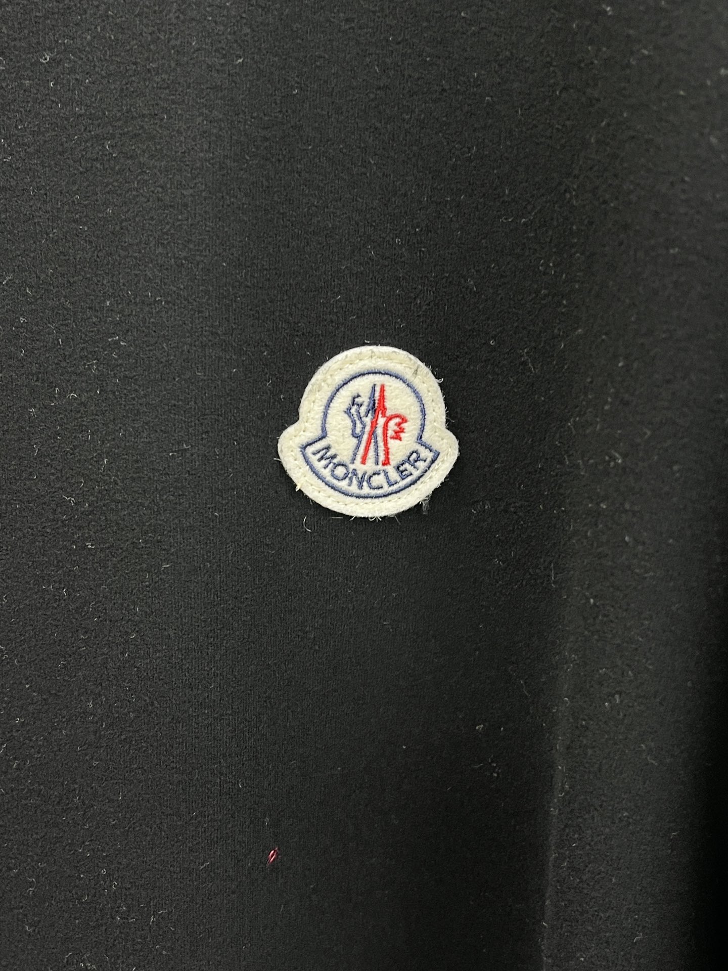 秋冬  Mon 🔥秋冬Moncler打底衫 选用德绒小条 面料细腻柔软上身舒适  fjj简约时尚 适配商
