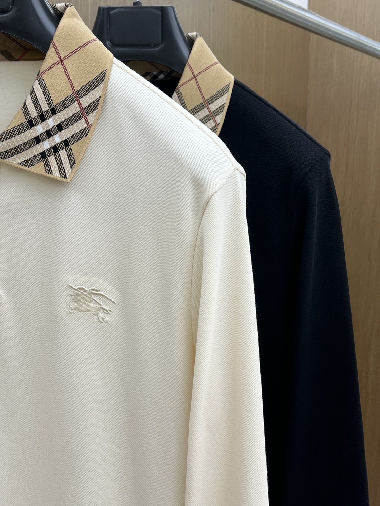 秋冬 BBR 🔥秋冬BURBERRY长袖 选用拉毛珠地棉 面料细腻柔软上身舒适  fjj简约时尚 适配商