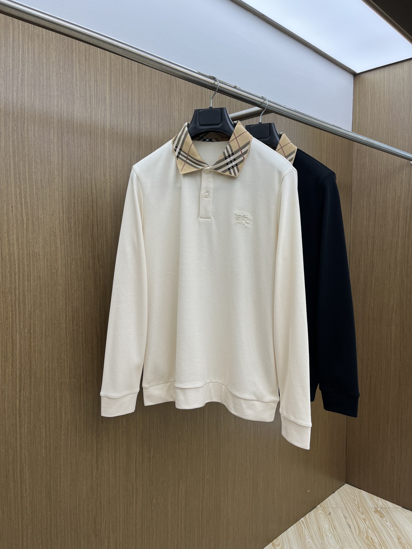 秋冬 BBR 🔥秋冬BURBERRY长袖 选用拉毛珠地棉 面料细腻柔软上身舒适  fjj简约时尚 适配商