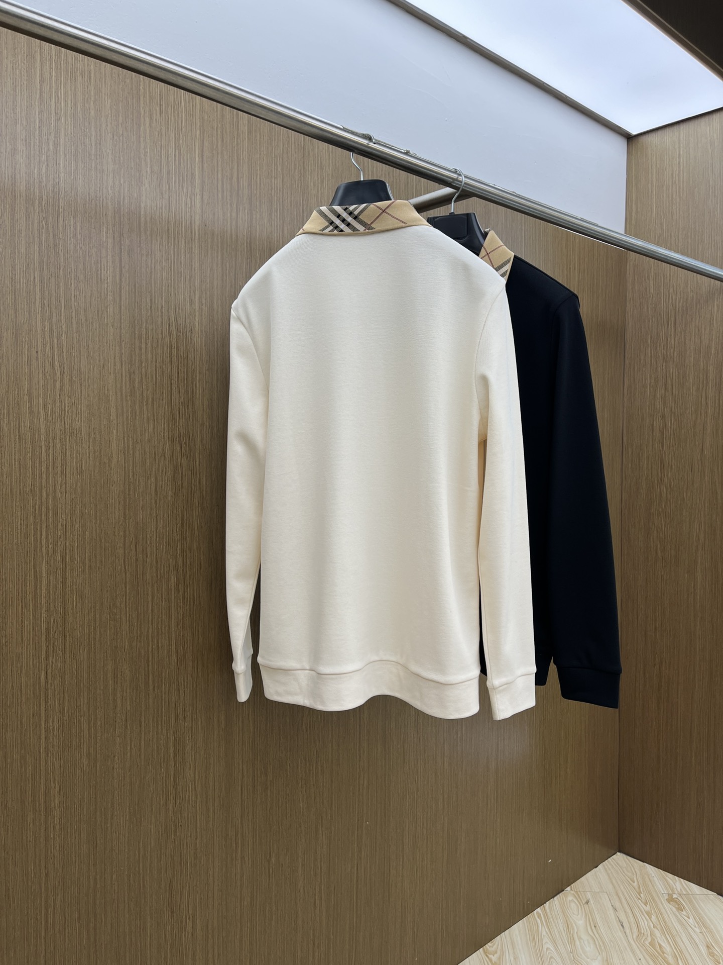 秋冬 BBR 🔥秋冬BURBERRY长袖 选用拉毛珠地棉 面料细腻柔软上身舒适  fjj简约时尚 适配商