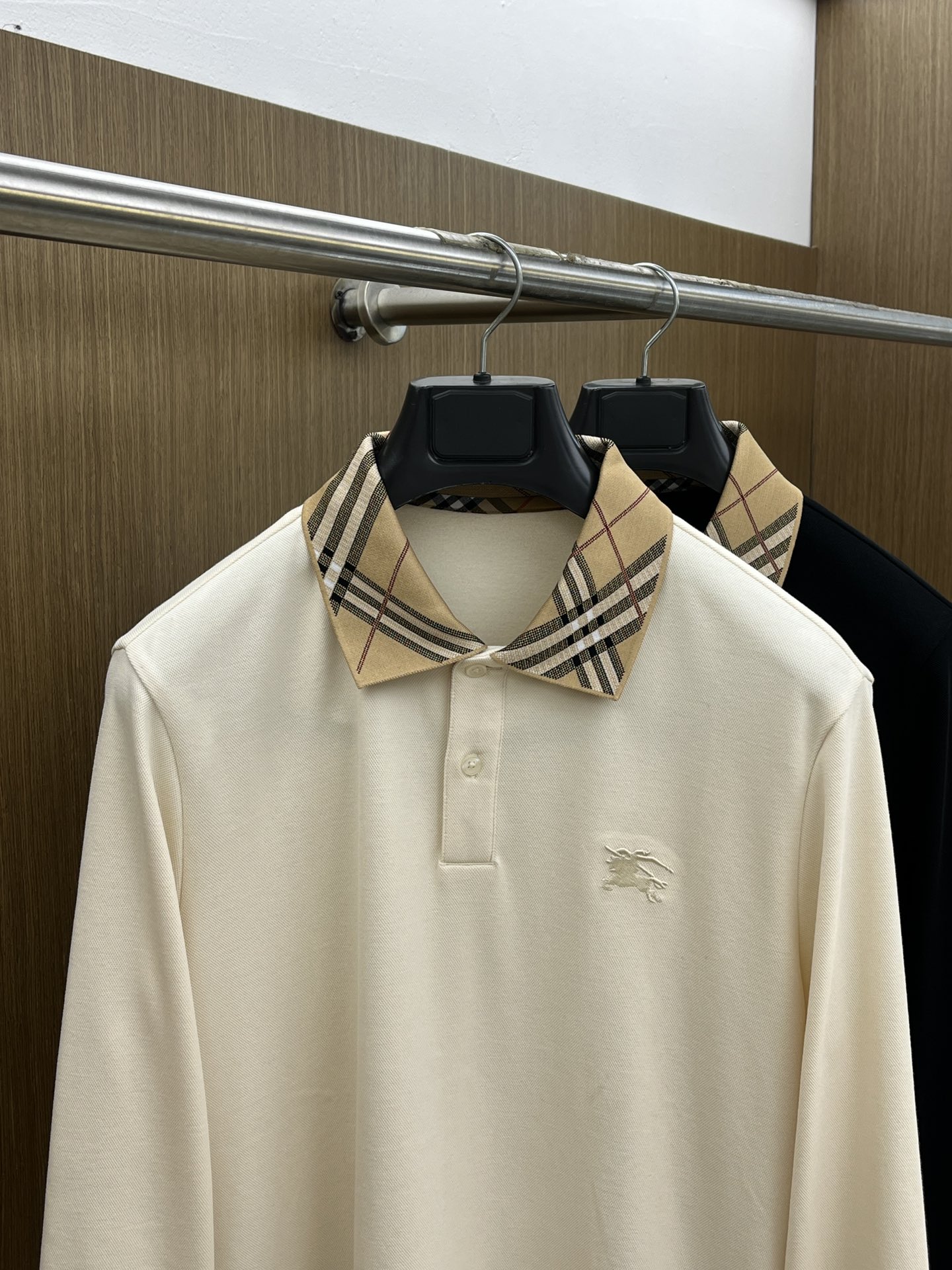 秋冬 BBR 🔥秋冬BURBERRY长袖 选用拉毛珠地棉 面料细腻柔软上身舒适  fjj简约时尚 适配商