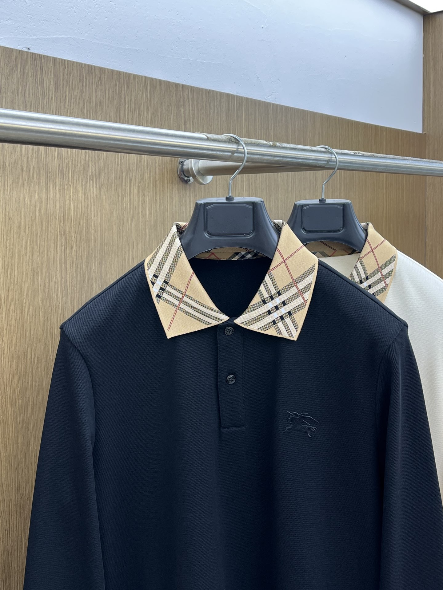 秋冬 BBR 🔥秋冬BURBERRY长袖 选用拉毛珠地棉 面料细腻柔软上身舒适  fjj简约时尚 适配商