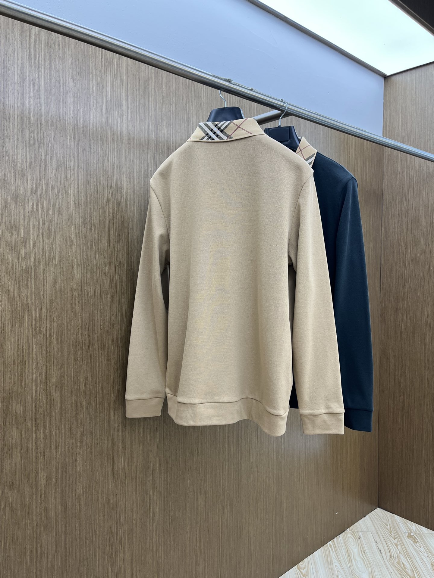 秋冬 BBR 🔥秋冬BURBERRY长袖 选用拉毛珠地棉 面料细腻柔软上身舒适  fjj简约时尚 适配商