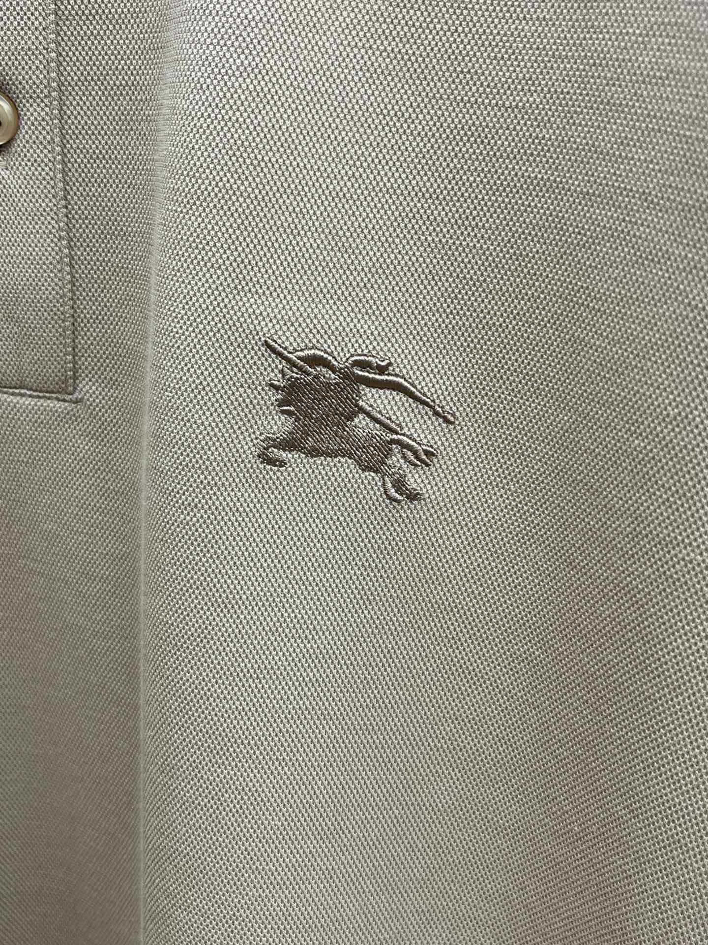 秋冬 BBR 🔥秋冬BURBERRY长袖 选用拉毛珠地棉 面料细腻柔软上身舒适  fjj简约时尚 适配商