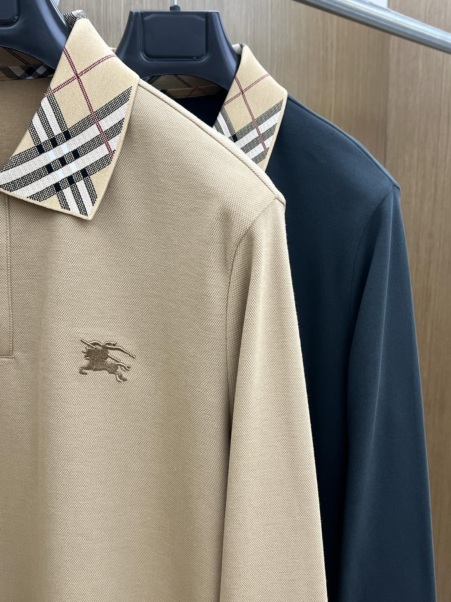 秋冬 BBR 🔥秋冬BURBERRY长袖 选用拉毛珠地棉 面料细腻柔软上身舒适  fjj简约时尚 适配商