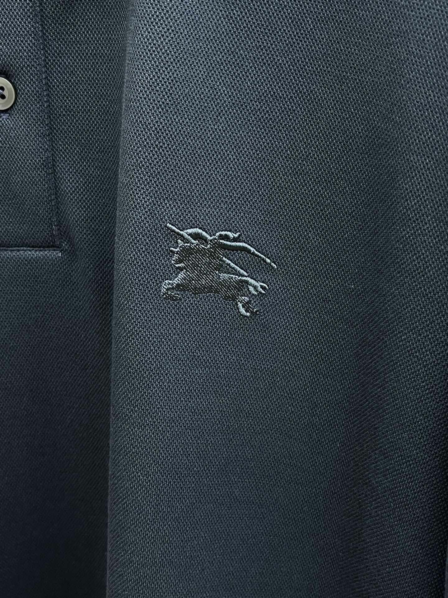 秋冬 BBR 🔥秋冬BURBERRY长袖 选用拉毛珠地棉 面料细腻柔软上身舒适  fjj简约时尚 适配商