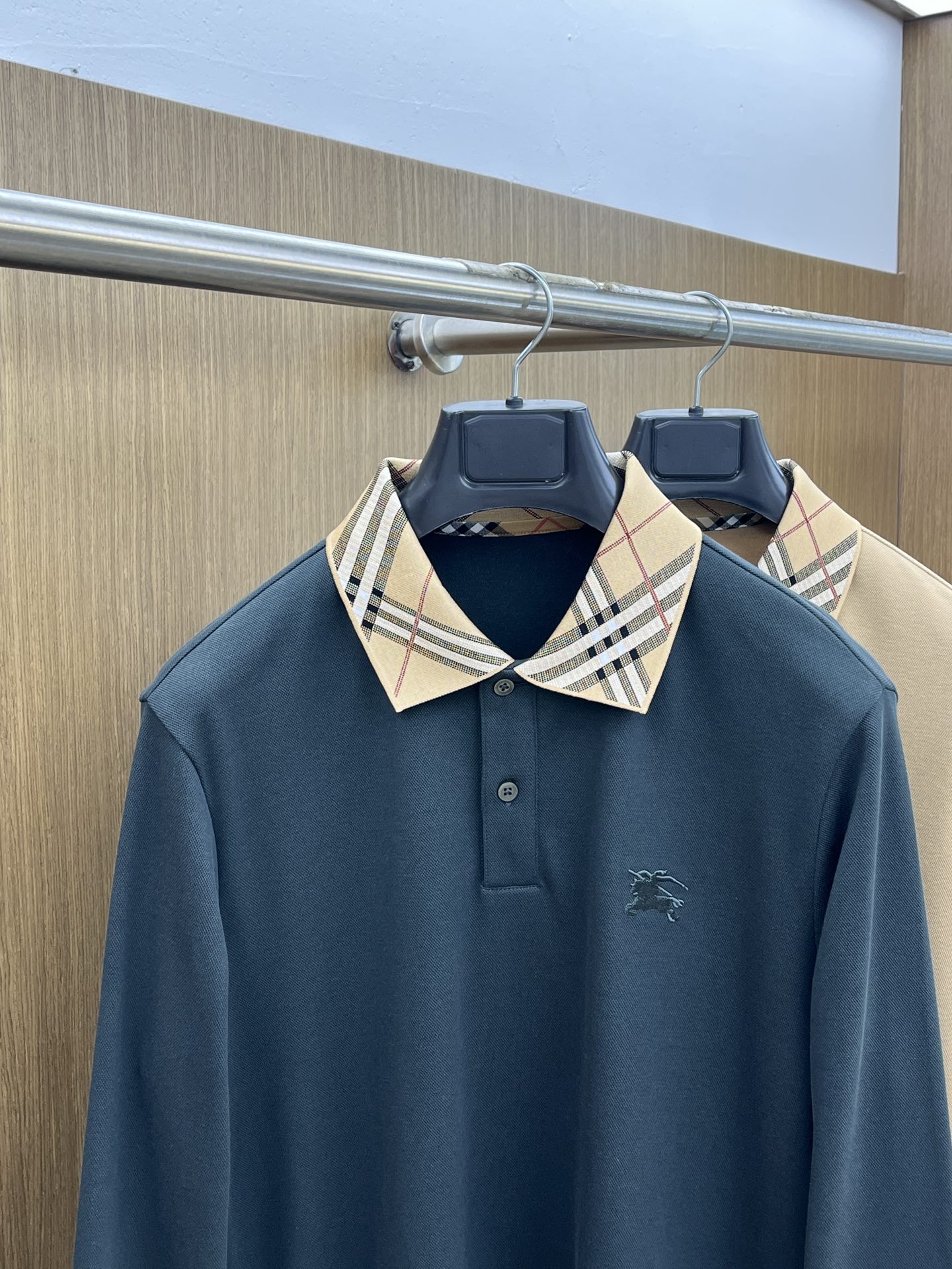 秋冬 BBR 🔥秋冬BURBERRY长袖 选用拉毛珠地棉 面料细腻柔软上身舒适  fjj简约时尚 适配商