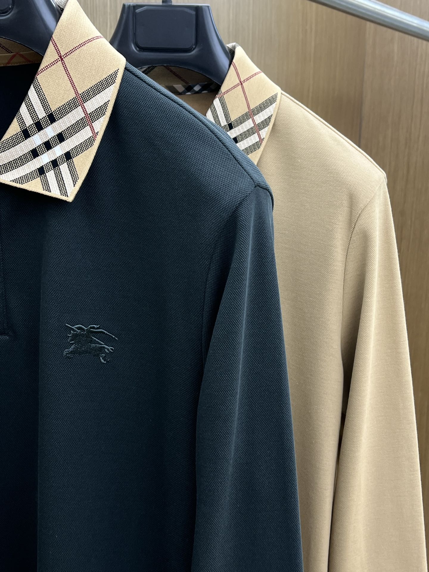 秋冬 BBR 🔥秋冬BURBERRY长袖 选用拉毛珠地棉 面料细腻柔软上身舒适  fjj简约时尚 适配商