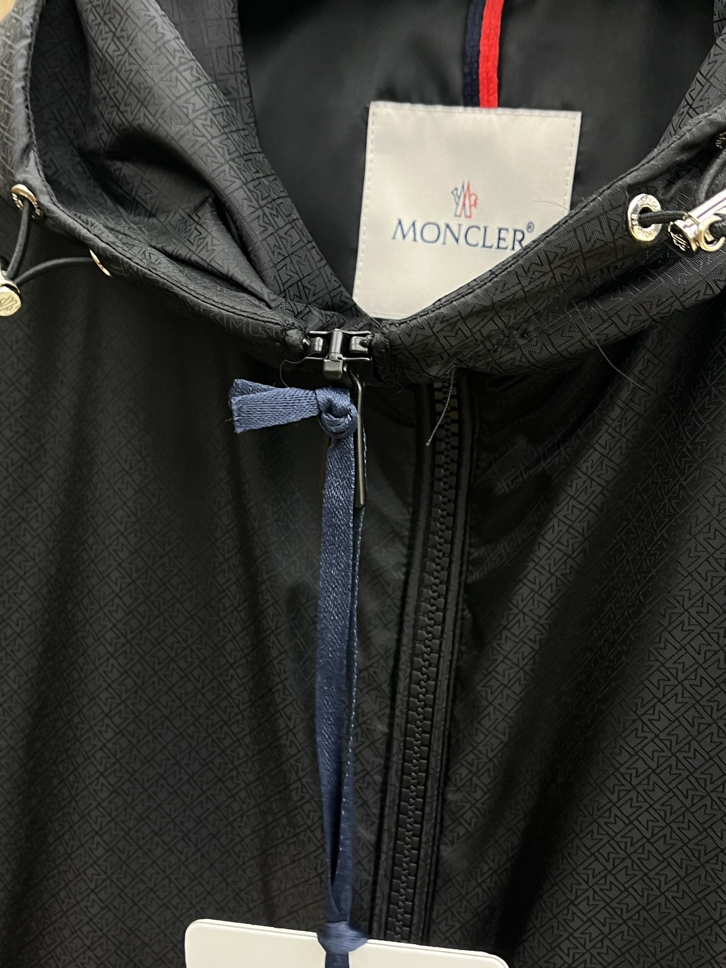秋冬 Mon 🔥🔥ss早秋新款发布 连帽夹克外套，秋季爆款提花面料夹薄棉设计外套，穿上就是舒适自在又显瘦