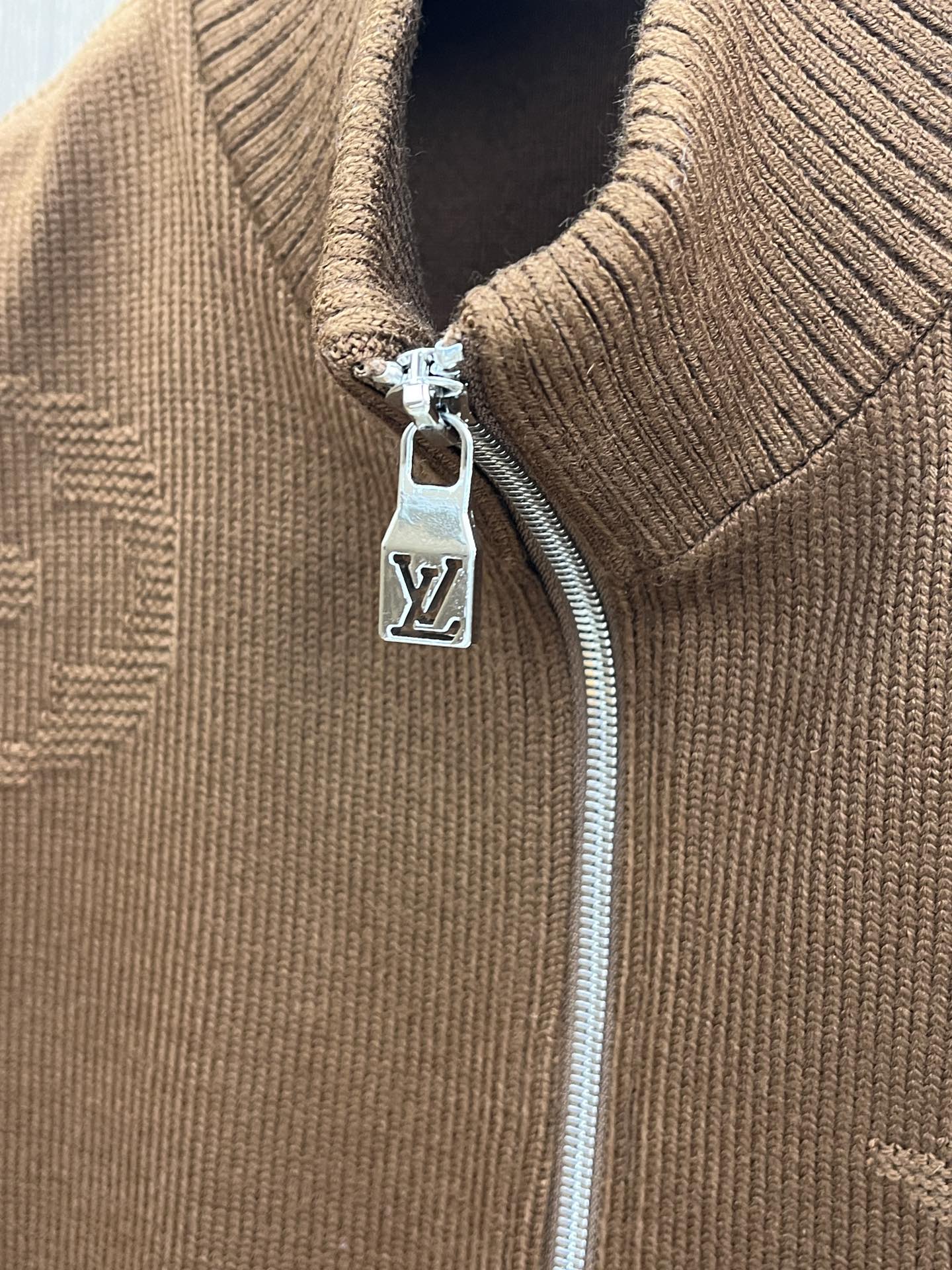 秋冬 LV🔥🔥ss早秋新款发布 驴牌立领马甲外套，秋季爆款羊毛针织马甲外套，穿上就是舒适自在又显瘦的存在