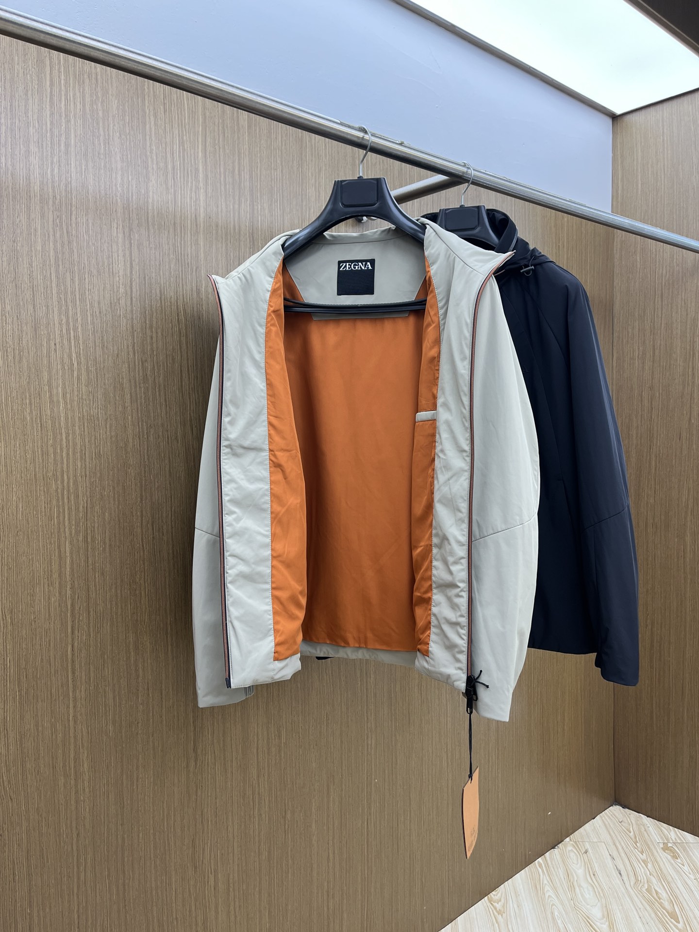 秋冬 ZZ 🔥ss早秋新款发布 杰尼亚连帽夹克薄棉外套，胸前拉链字母logo装饰，细节精湛考究。秋季爆款