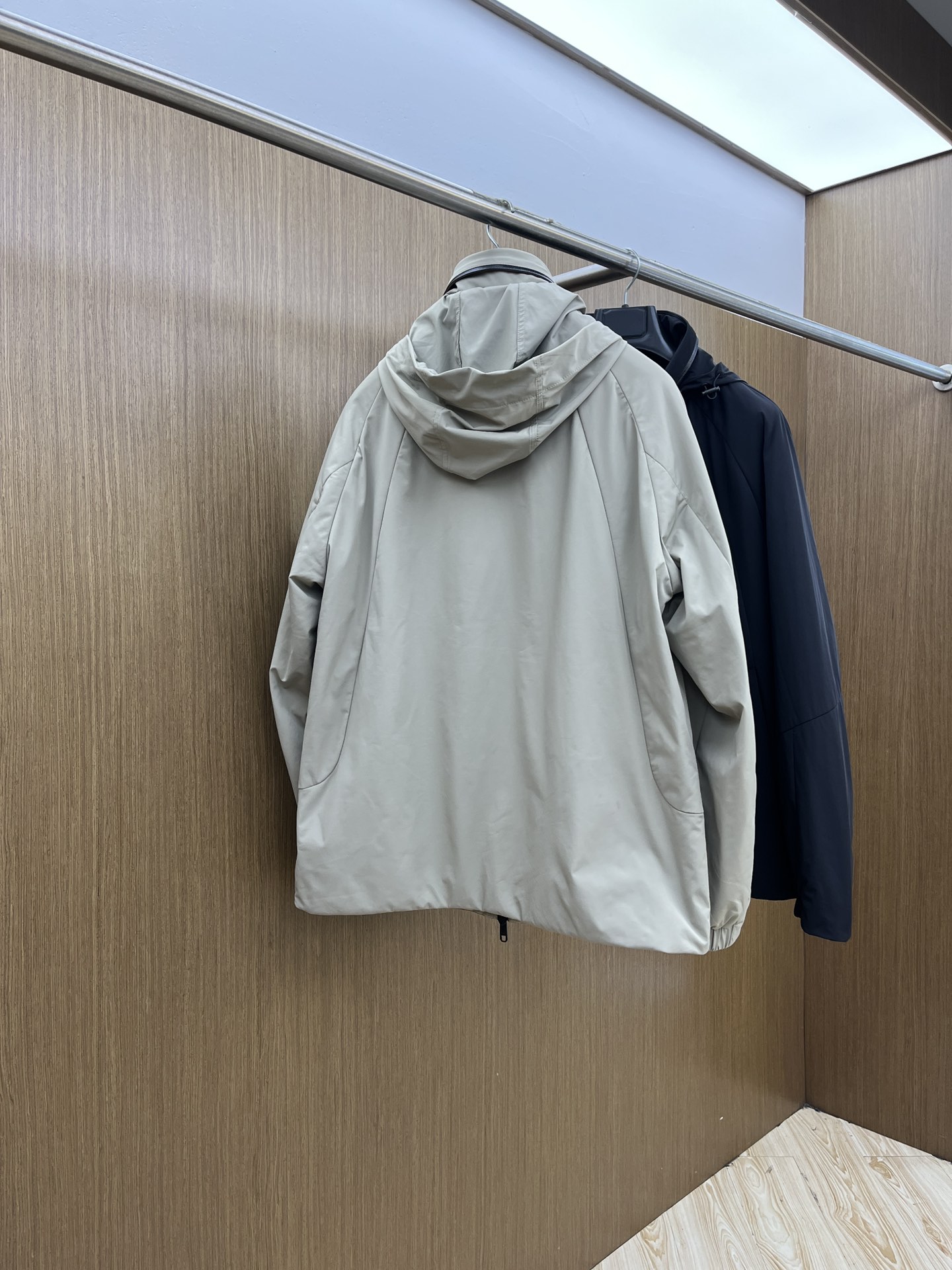 秋冬 ZZ 🔥ss早秋新款发布 杰尼亚连帽夹克薄棉外套，胸前拉链字母logo装饰，细节精湛考究。秋季爆款