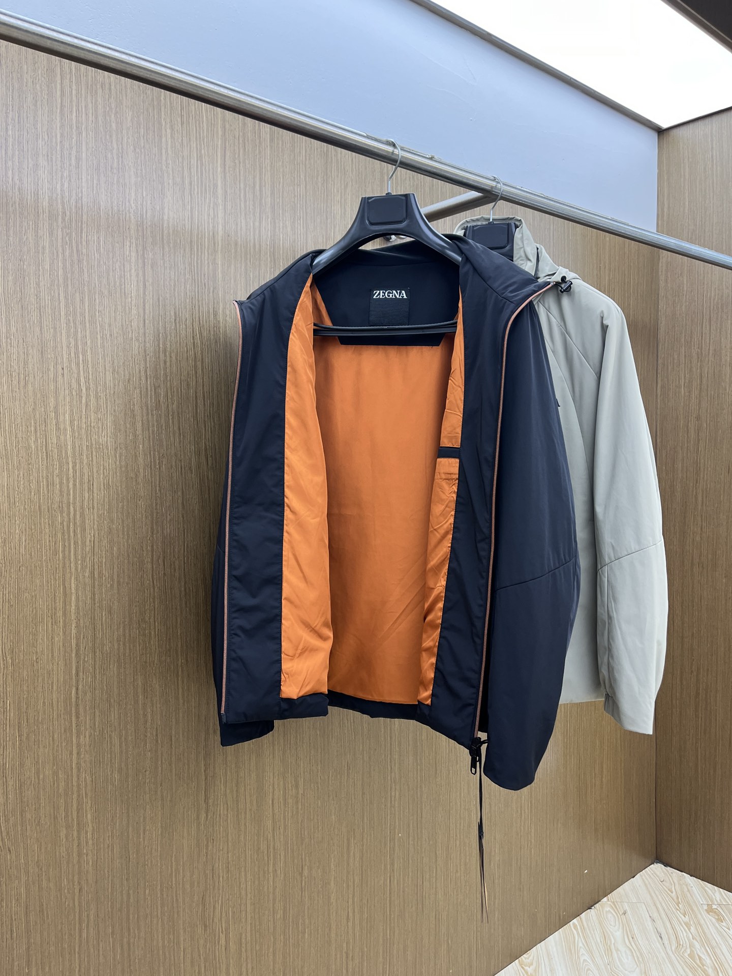 秋冬 ZZ 🔥ss早秋新款发布 杰尼亚连帽夹克薄棉外套，胸前拉链字母logo装饰，细节精湛考究。秋季爆款