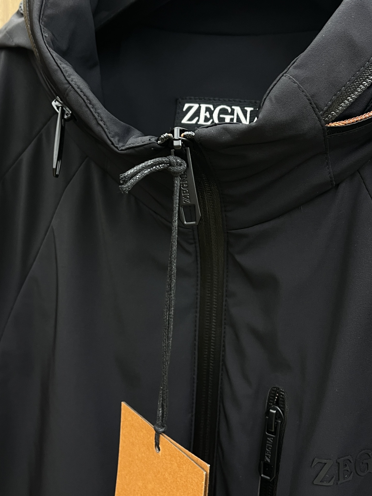 秋冬 ZZ 🔥ss早秋新款发布 杰尼亚连帽夹克薄棉外套，胸前拉链字母logo装饰，细节精湛考究。秋季爆款