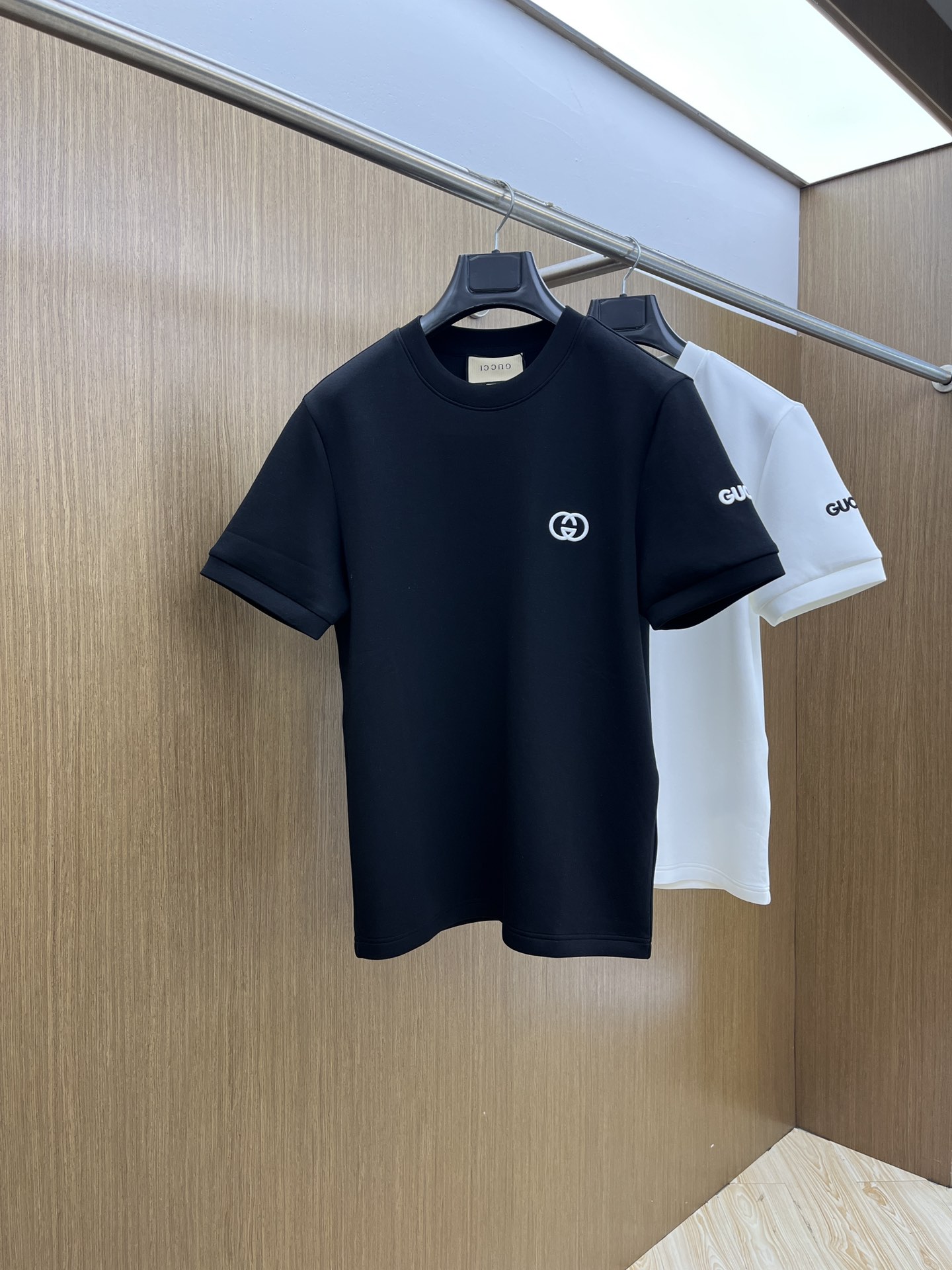Embroidered Logo Short Sleeve T-Shirt - Stylish & Comfortable 2 i1755889142 9365 0