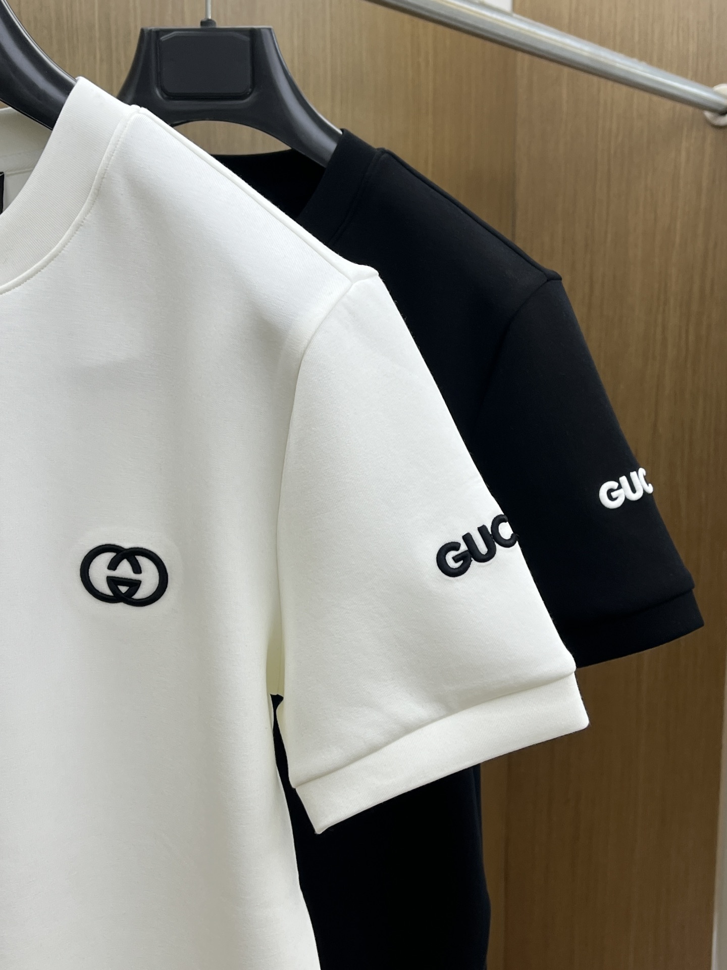 Gucci Embroidered Logo Short Sleeve T-Shirt - Premium Comfort & Style 4 i1755889157 2541 3